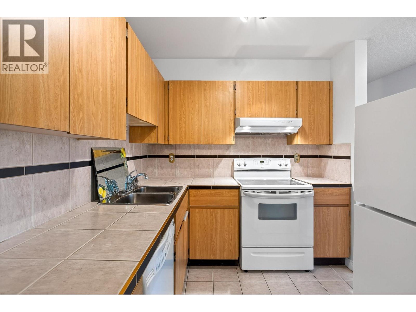 305 615 North Road, Coquitlam, British Columbia  V3J 1P1 - Photo 6 - R3039512