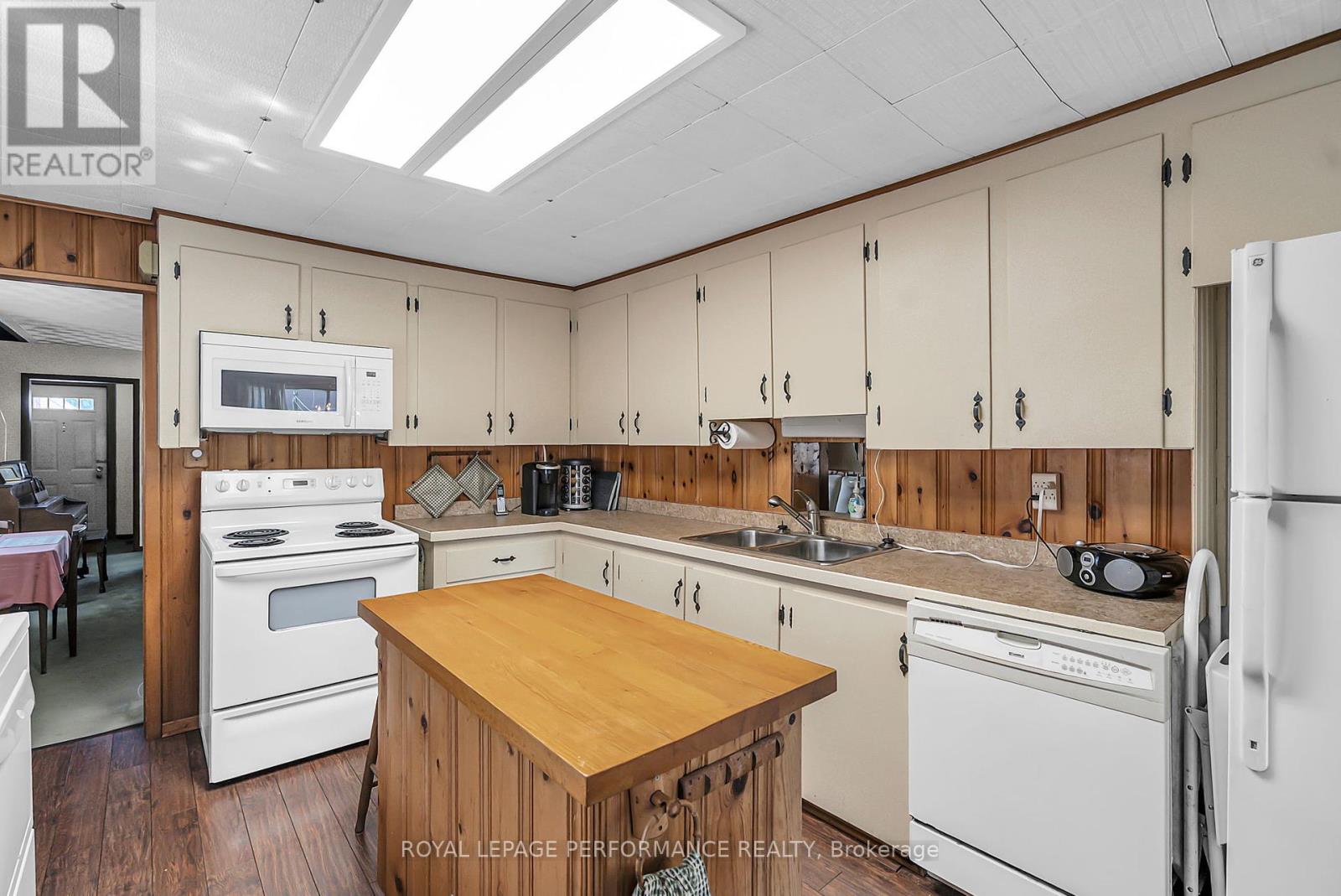 20 Fifth Street W, Cornwall, Ontario  K6J 2T4 - Photo 19 - X12359325