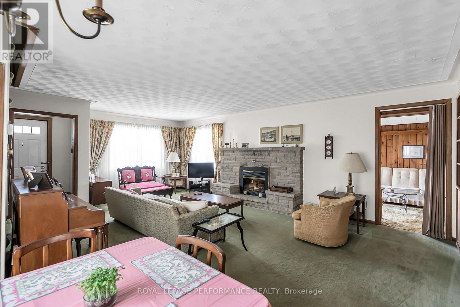 20 Fifth Street W, Cornwall, Ontario  K6J 2T4 - Photo 4 - X12359325