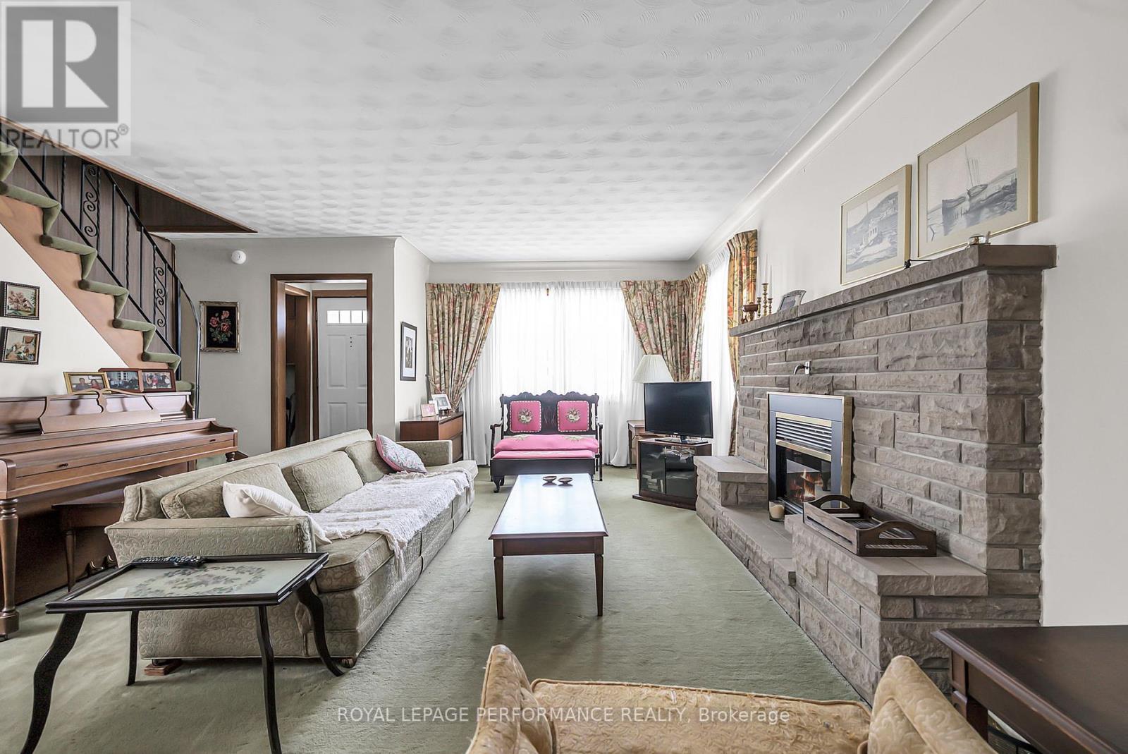 20 Fifth Street W, Cornwall, Ontario  K6J 2T4 - Photo 6 - X12359325