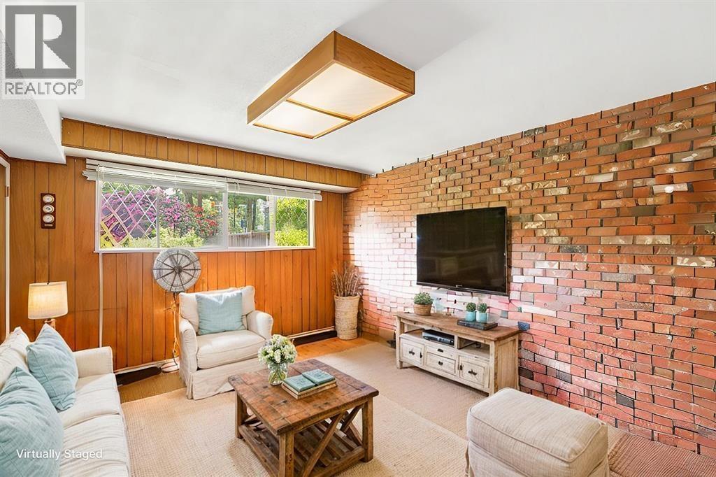 Property at 2125 BOULEVARD CRESCENT image 5