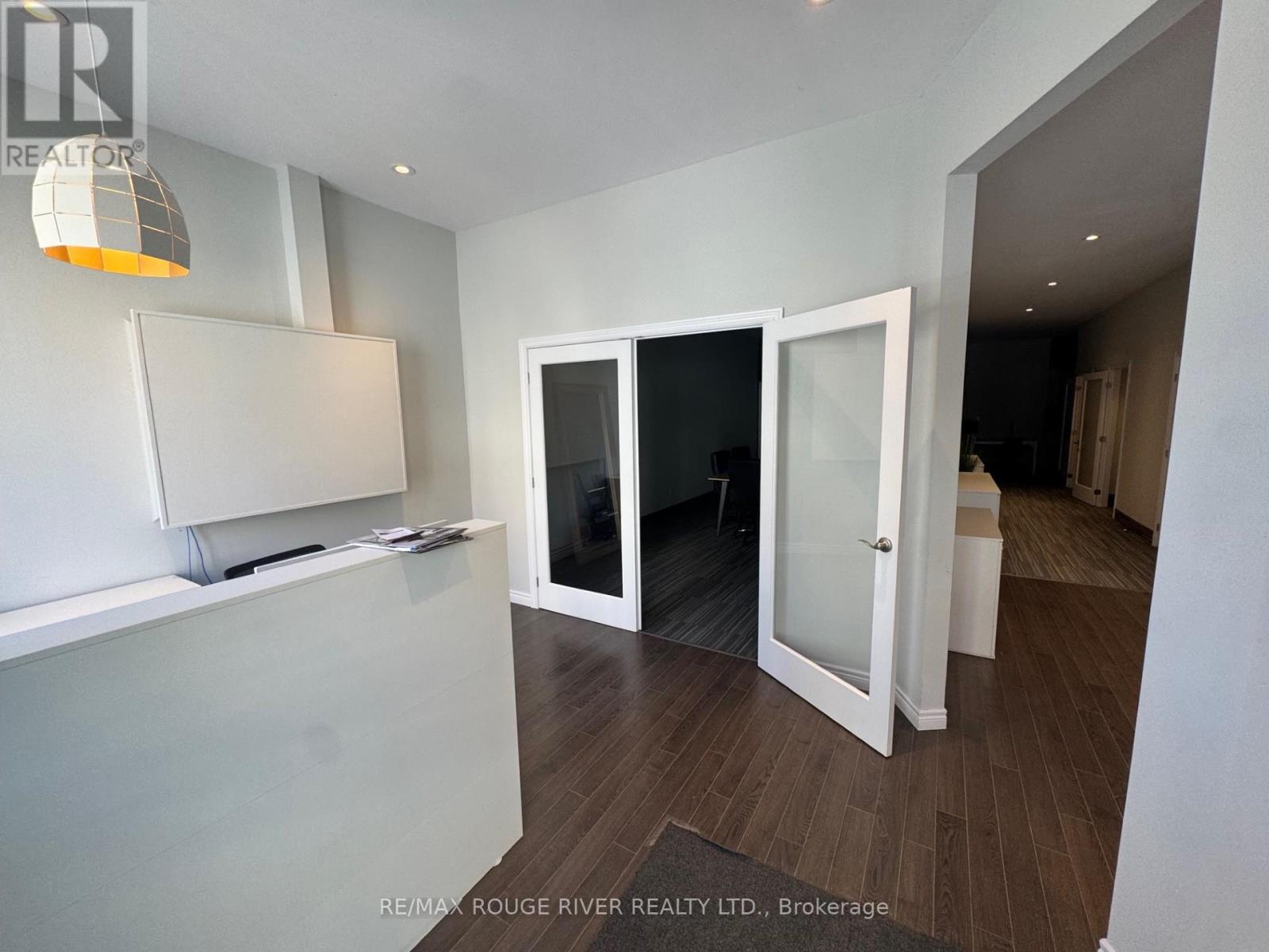 269 Charlotte Street, Peterborough Central, Ontario  K9J 2V3 - Photo 10 - X12357256
