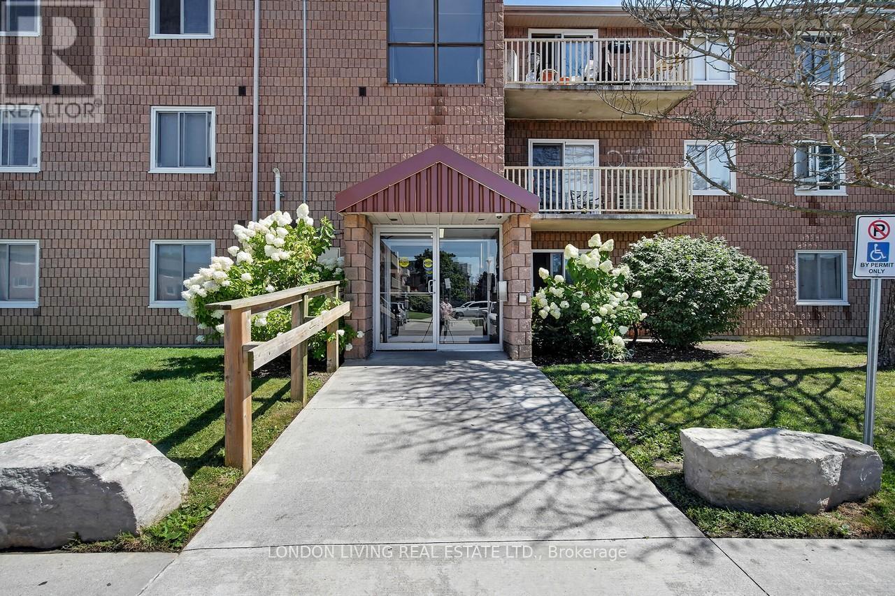 301 - 1584 Ernest Avenue, London South, Ontario  N6E 1X9 - Photo 2 - X12359501
