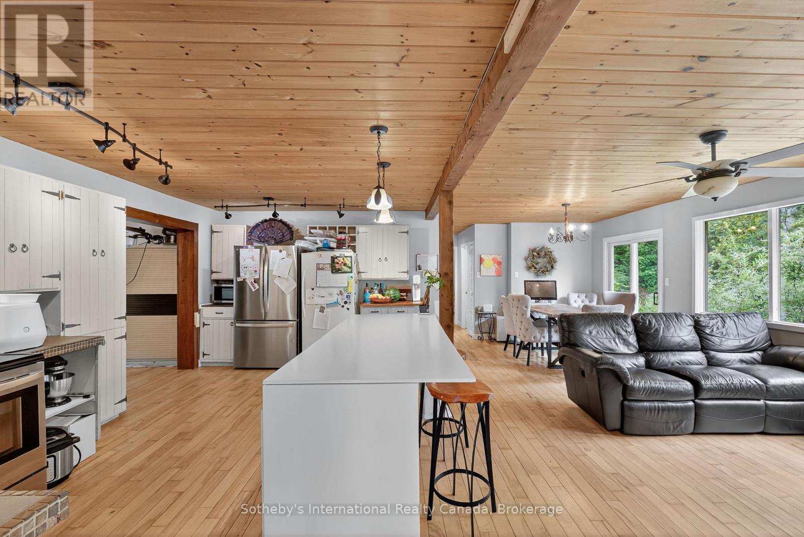 1132 Limberlost Road, Lake Of Bays, Ontario  P1H 2J6 - Photo 11 - X12359395