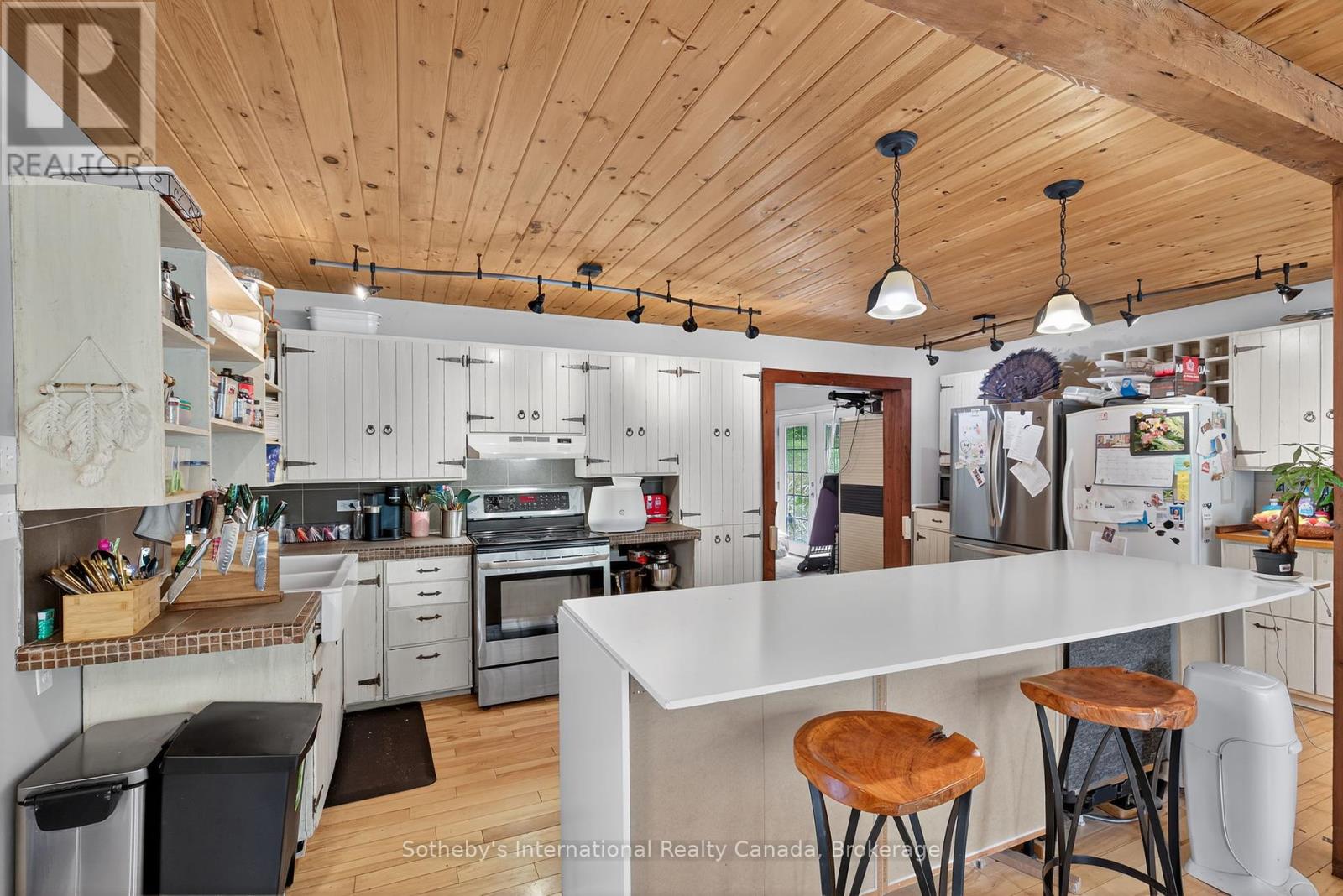 1132 Limberlost Road, Lake Of Bays, Ontario  P1H 2J6 - Photo 12 - X12359395