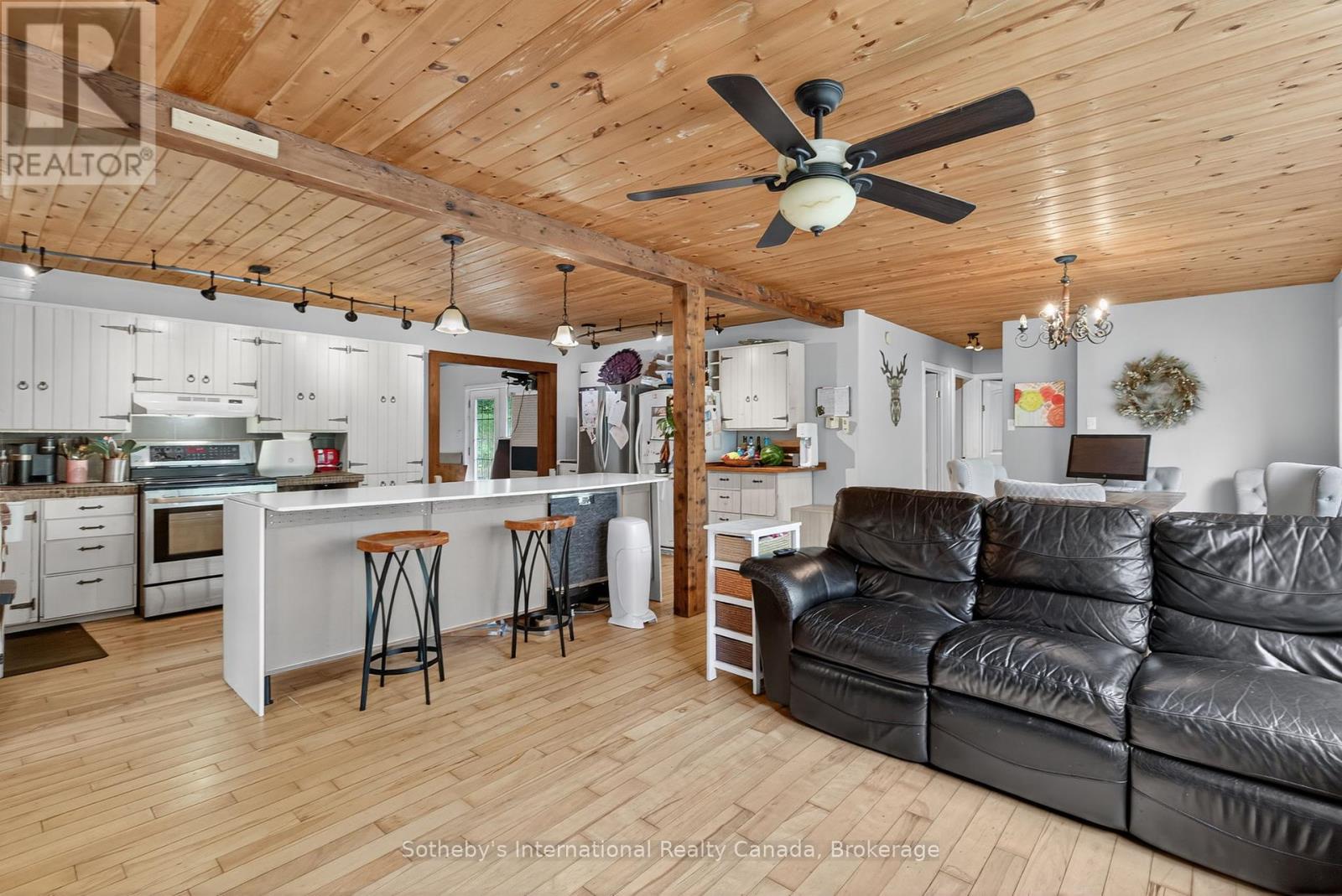 1132 Limberlost Road, Lake Of Bays, Ontario  P1H 2J6 - Photo 16 - X12359395