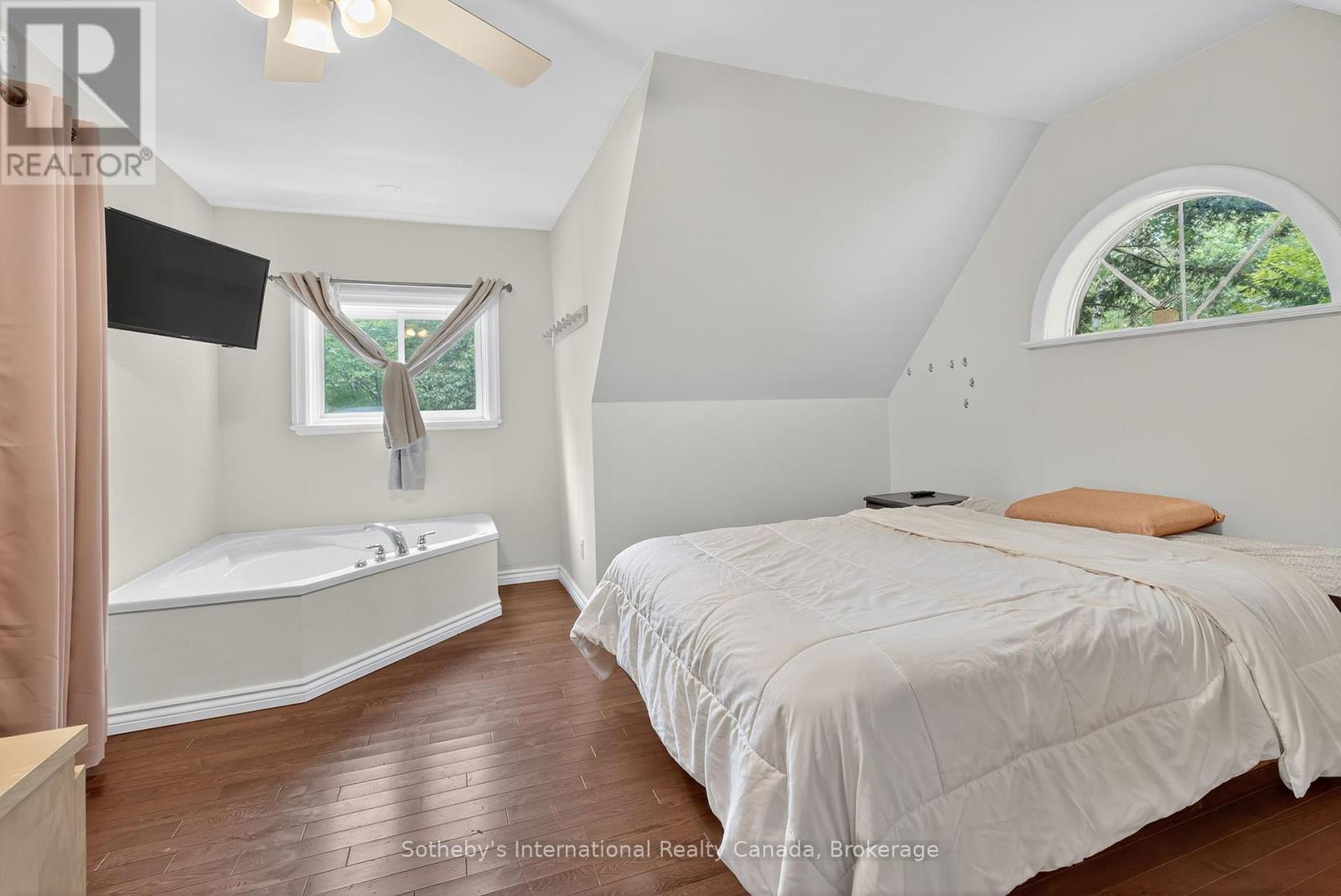 1132 Limberlost Road, Lake Of Bays, Ontario  P1H 2J6 - Photo 27 - X12359395