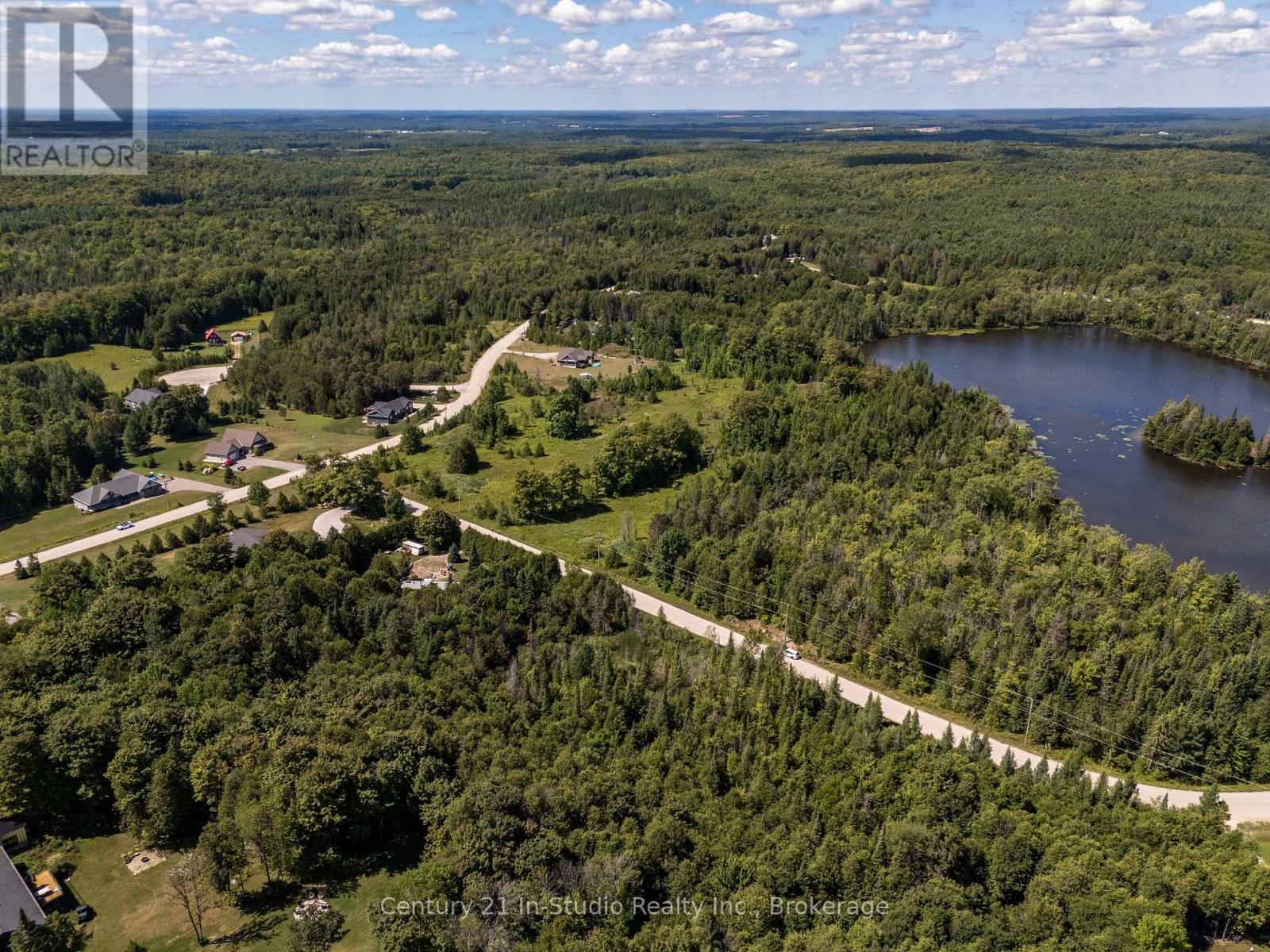 49 Lake Drive, West Grey, Ontario  N0C 1H0 - Photo 4 - X12359466