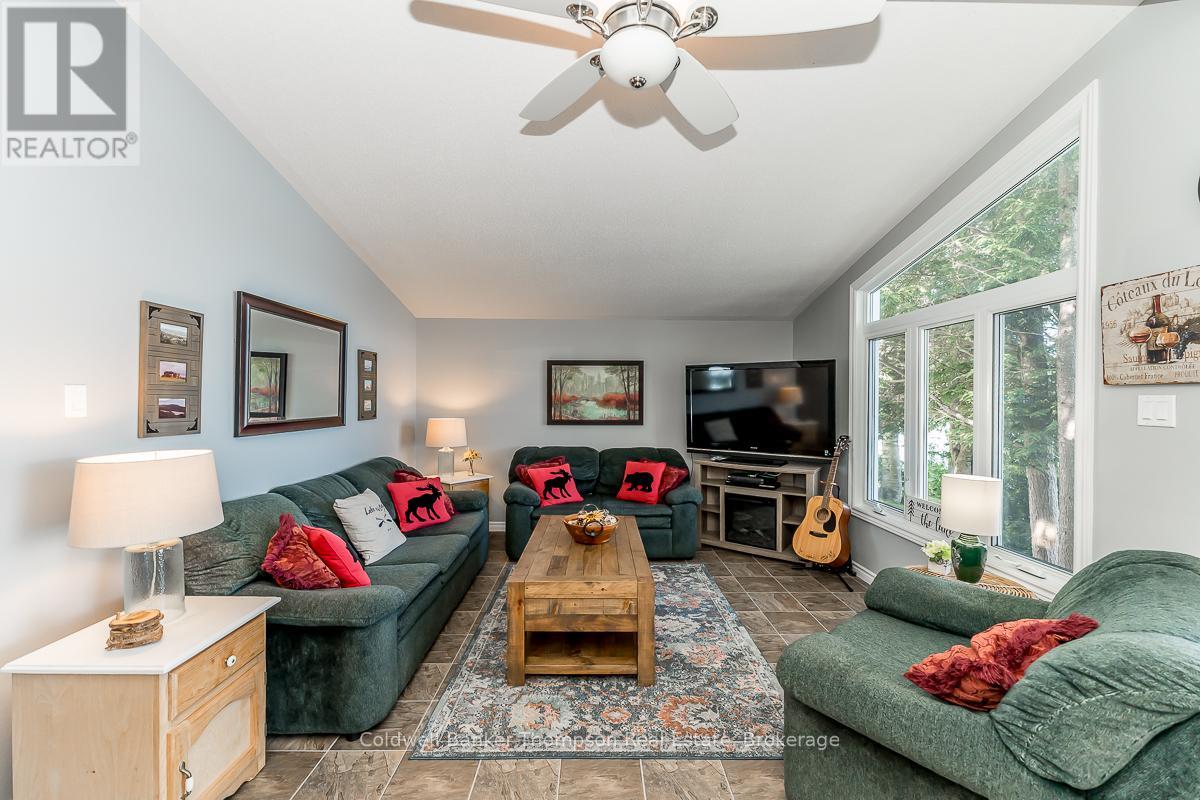 1381 Old 117, Lake Of Bays, Ontario  P0B 1A0 - Photo 10 - X12359481