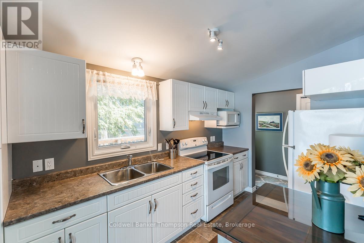 1381 Old 117, Lake Of Bays, Ontario  P0B 1A0 - Photo 14 - X12359481