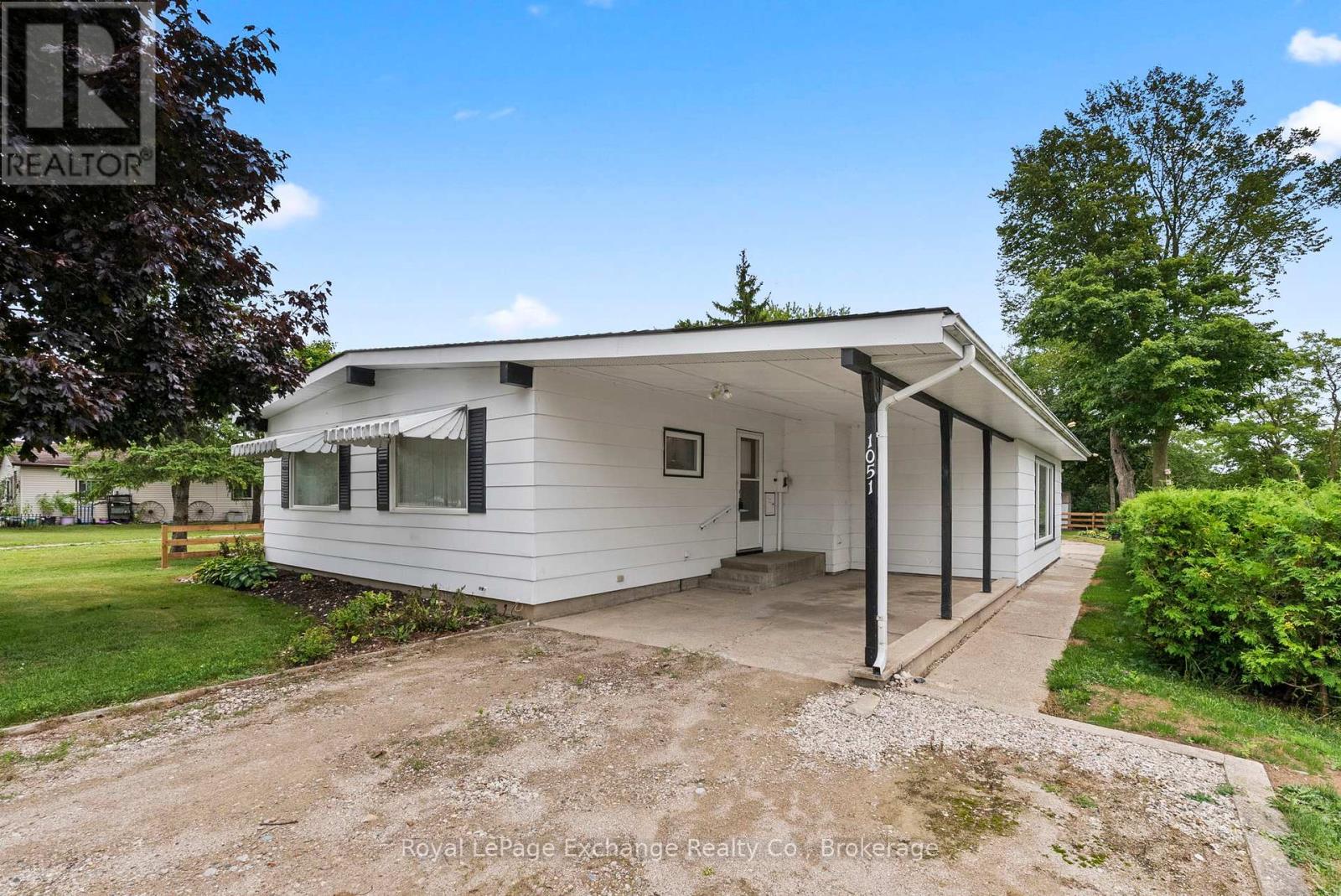 1051 Sutton Street, Kincardine, Ontario  N2Z 2G1 - Photo 3 - X12359485