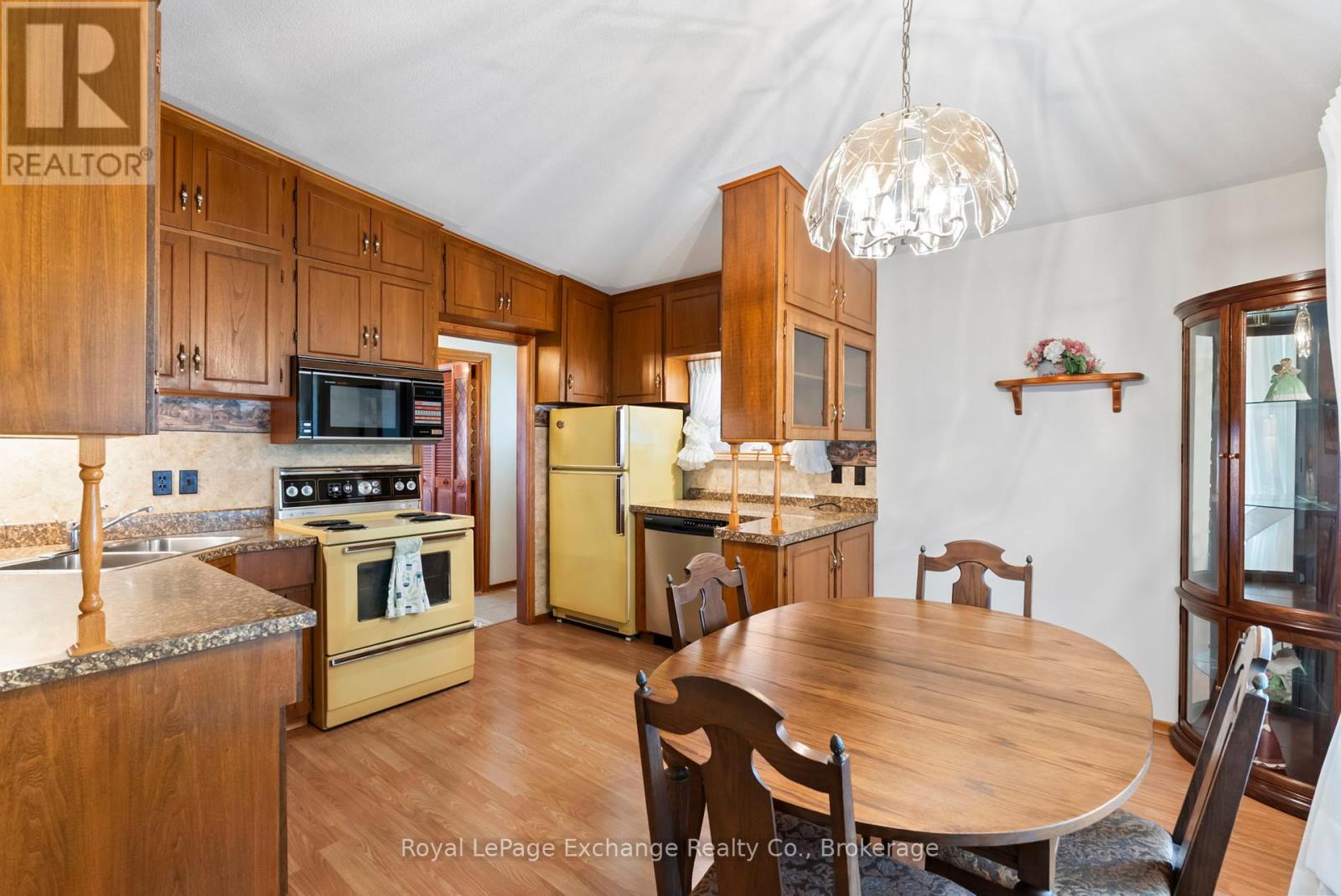 1051 Sutton Street, Kincardine, Ontario  N2Z 2G1 - Photo 4 - X12359485