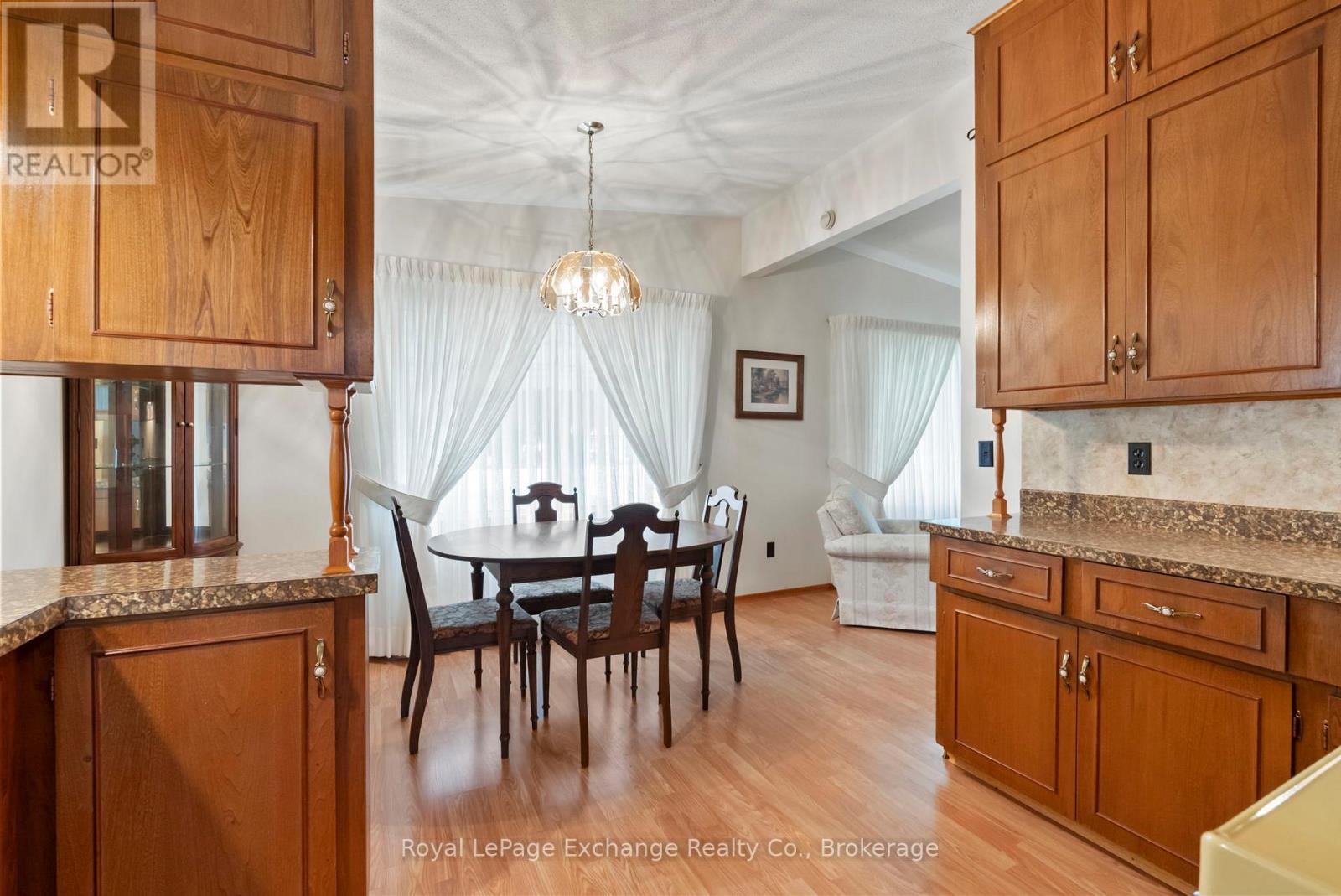 1051 Sutton Street, Kincardine, Ontario  N2Z 2G1 - Photo 5 - X12359485