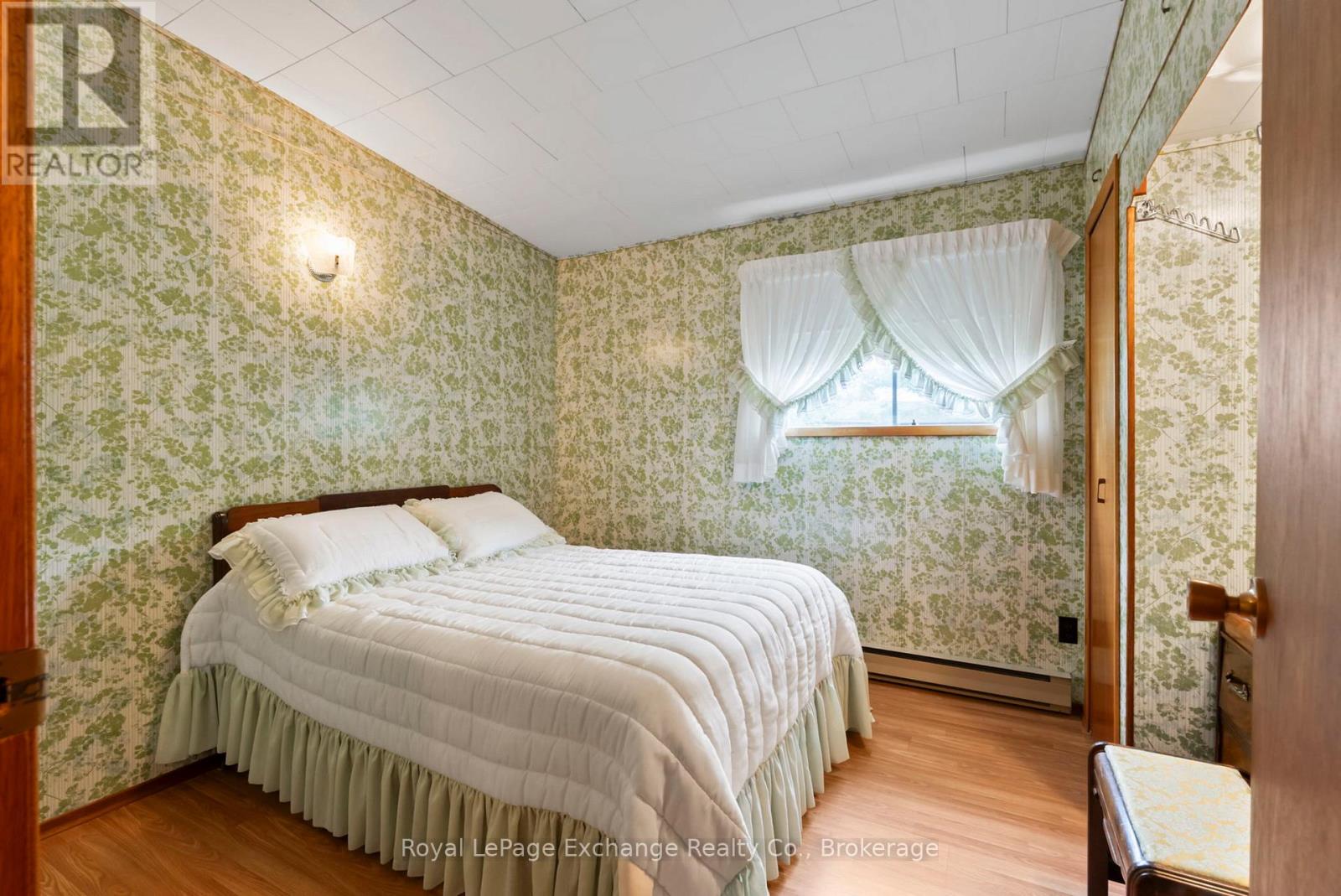 1051 Sutton Street, Kincardine, Ontario  N2Z 2G1 - Photo 8 - X12359485