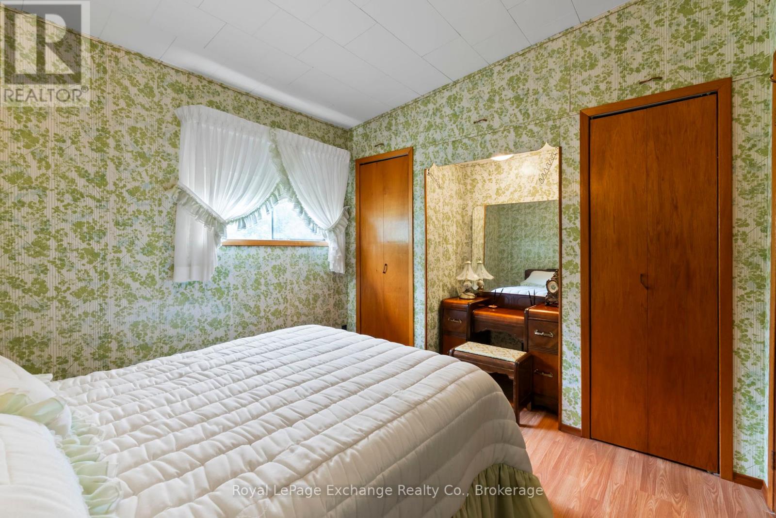 1051 Sutton Street, Kincardine, Ontario  N2Z 2G1 - Photo 9 - X12359485
