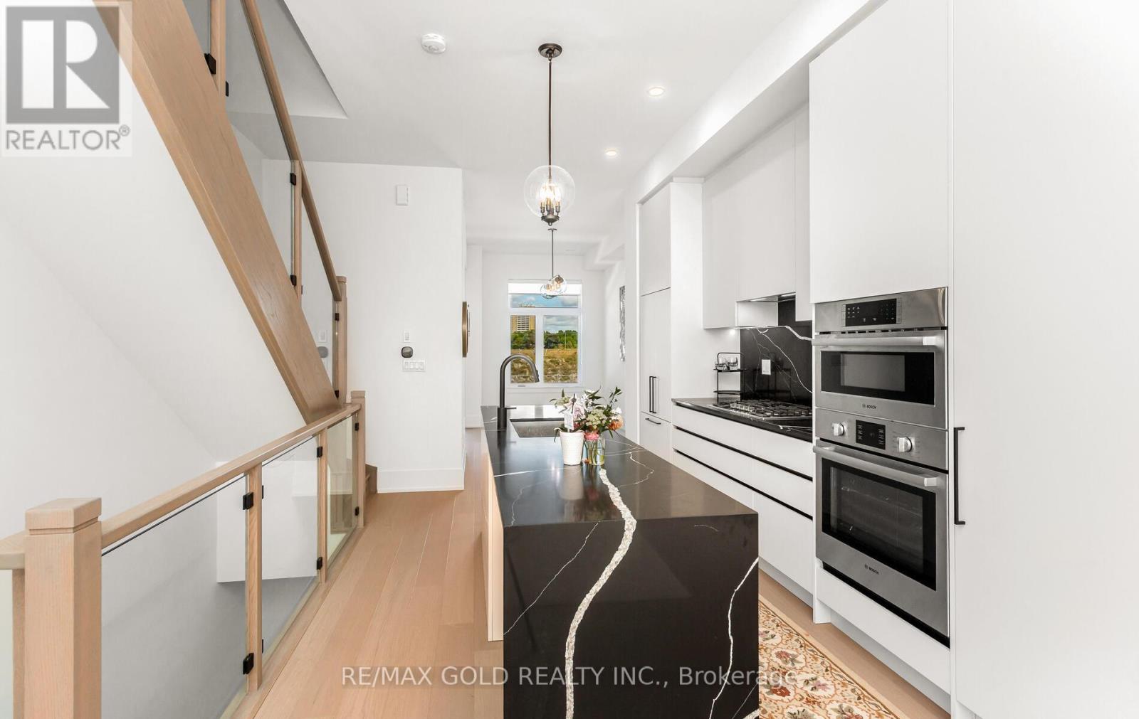 71 - 80 Coveside Drive W, Mississauga (Port Credit), Ontario  L5H 0B2 - Photo 10 - W12359298