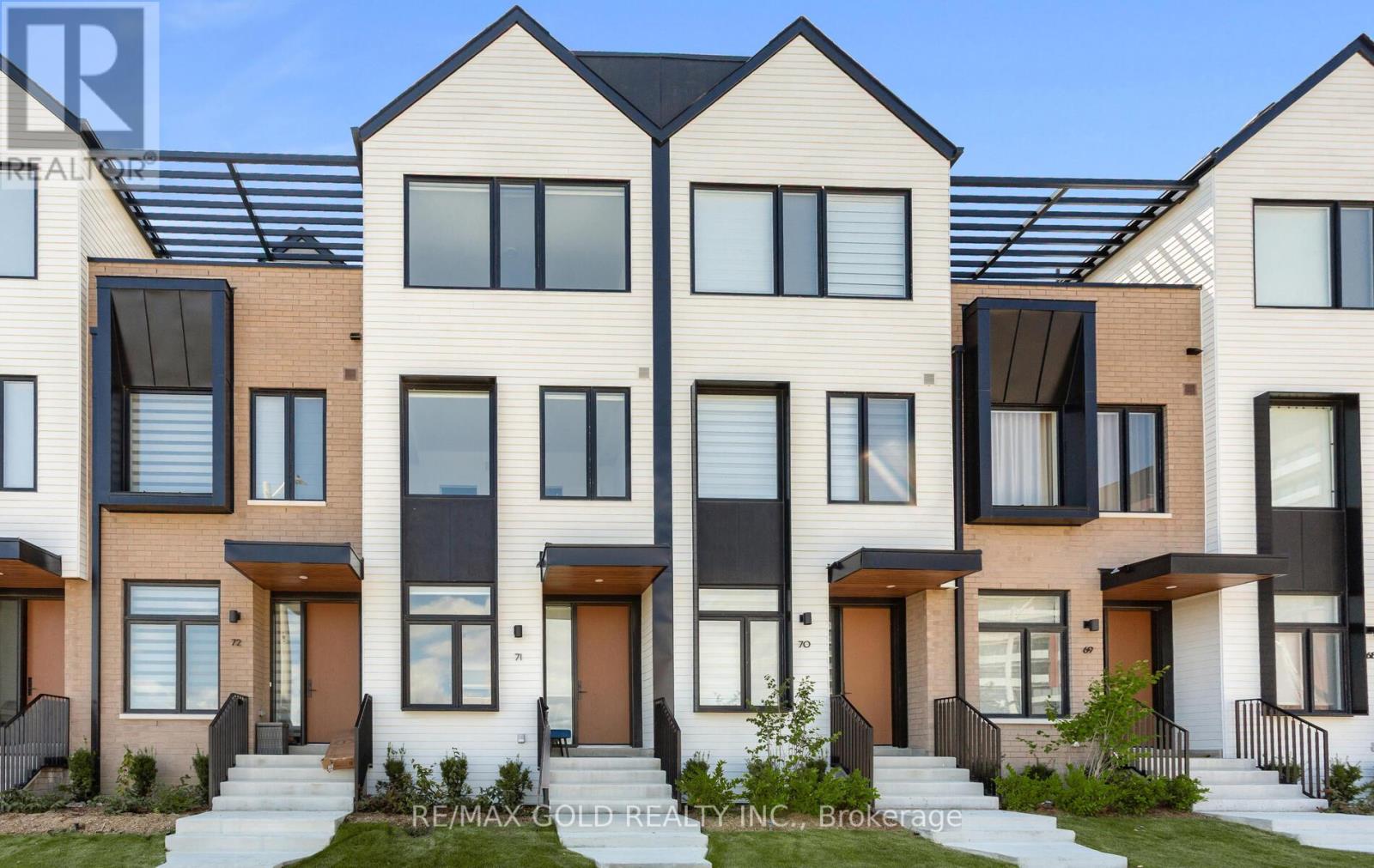 71 - 80 Coveside Drive W, Mississauga (Port Credit), Ontario  L5H 0B2 - Photo 1 - W12359298
