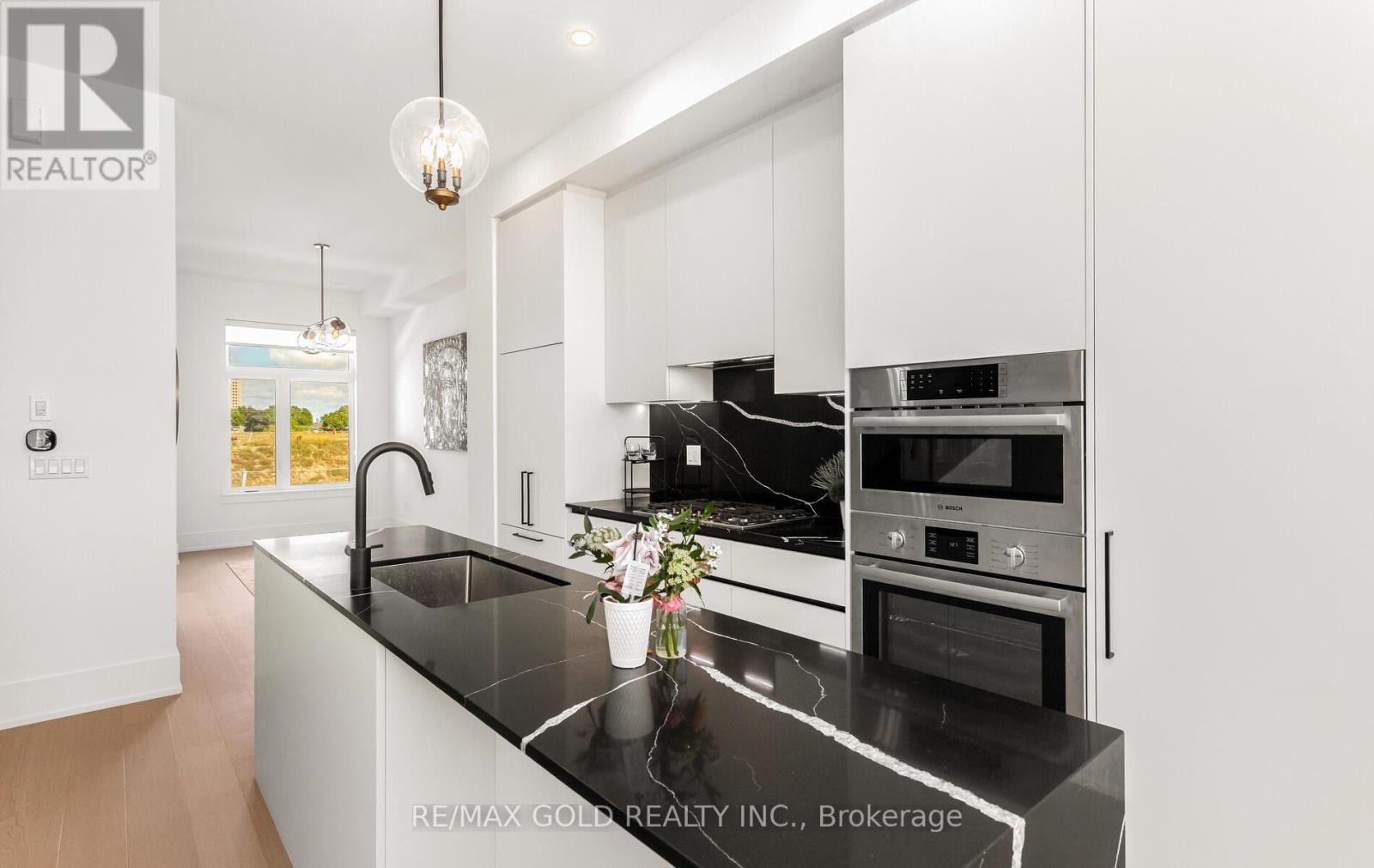 71 - 80 Coveside Drive W, Mississauga (Port Credit), Ontario  L5H 0B2 - Photo 8 - W12359298