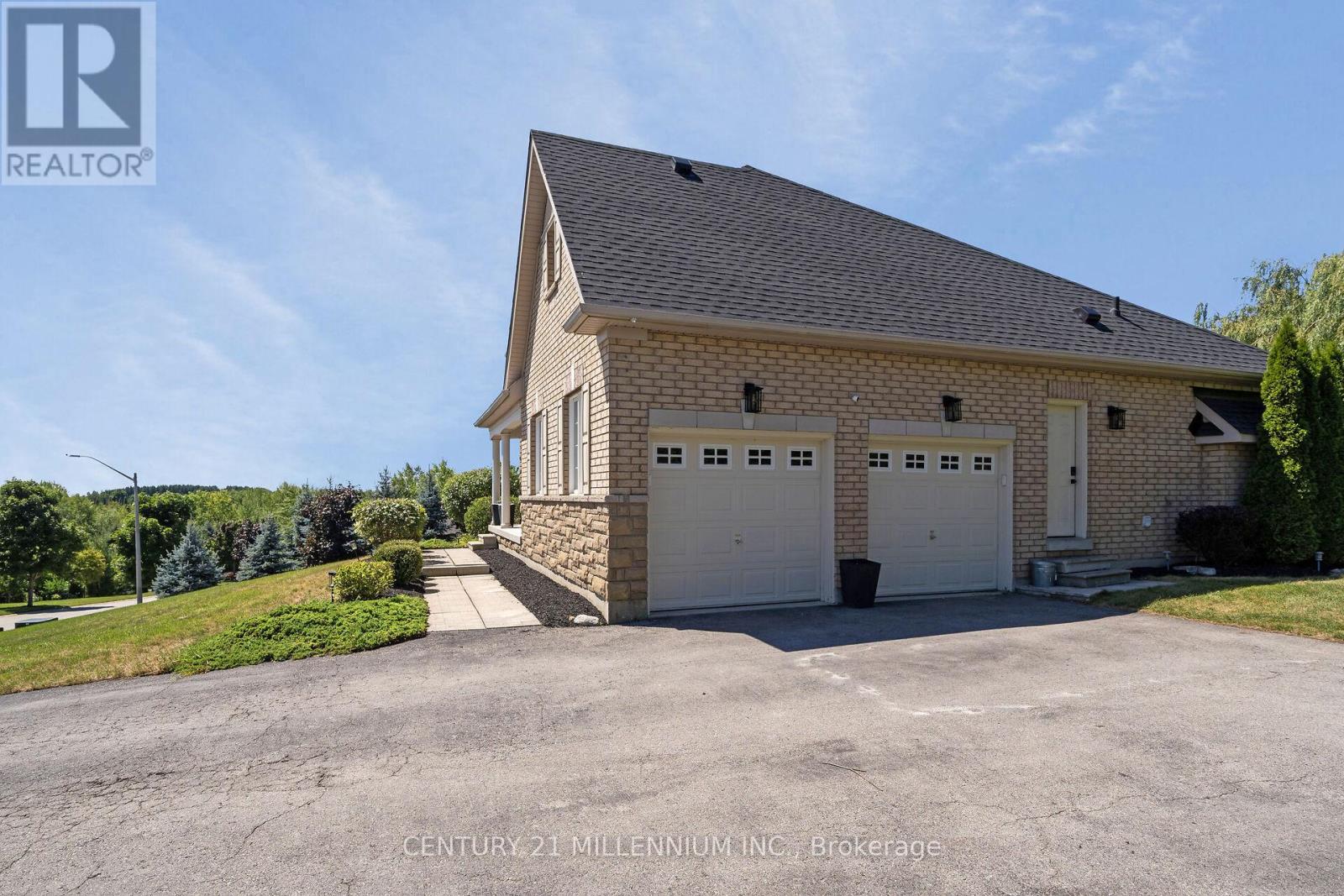 Property at 19 LEADER COURT image 4