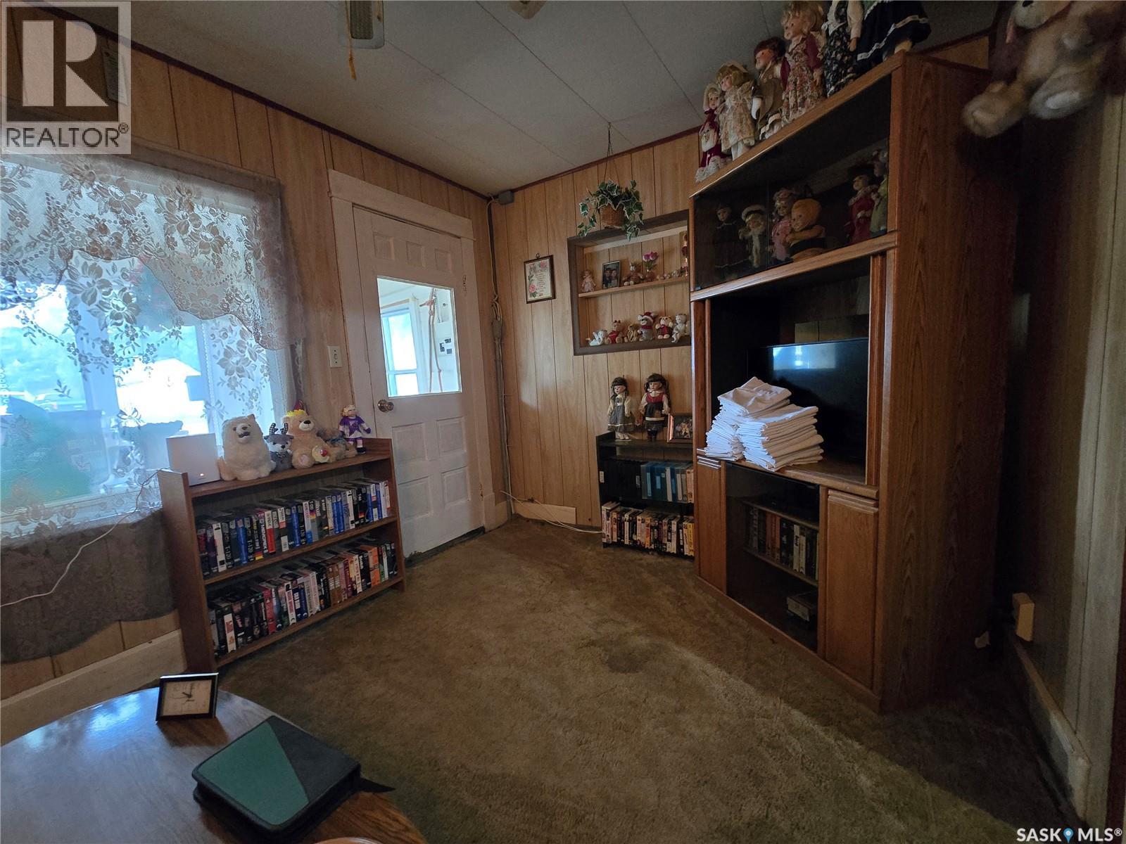 415 Government Road, Weyburn, Saskatchewan  S4H 0P5 - Photo 4 - SK016403