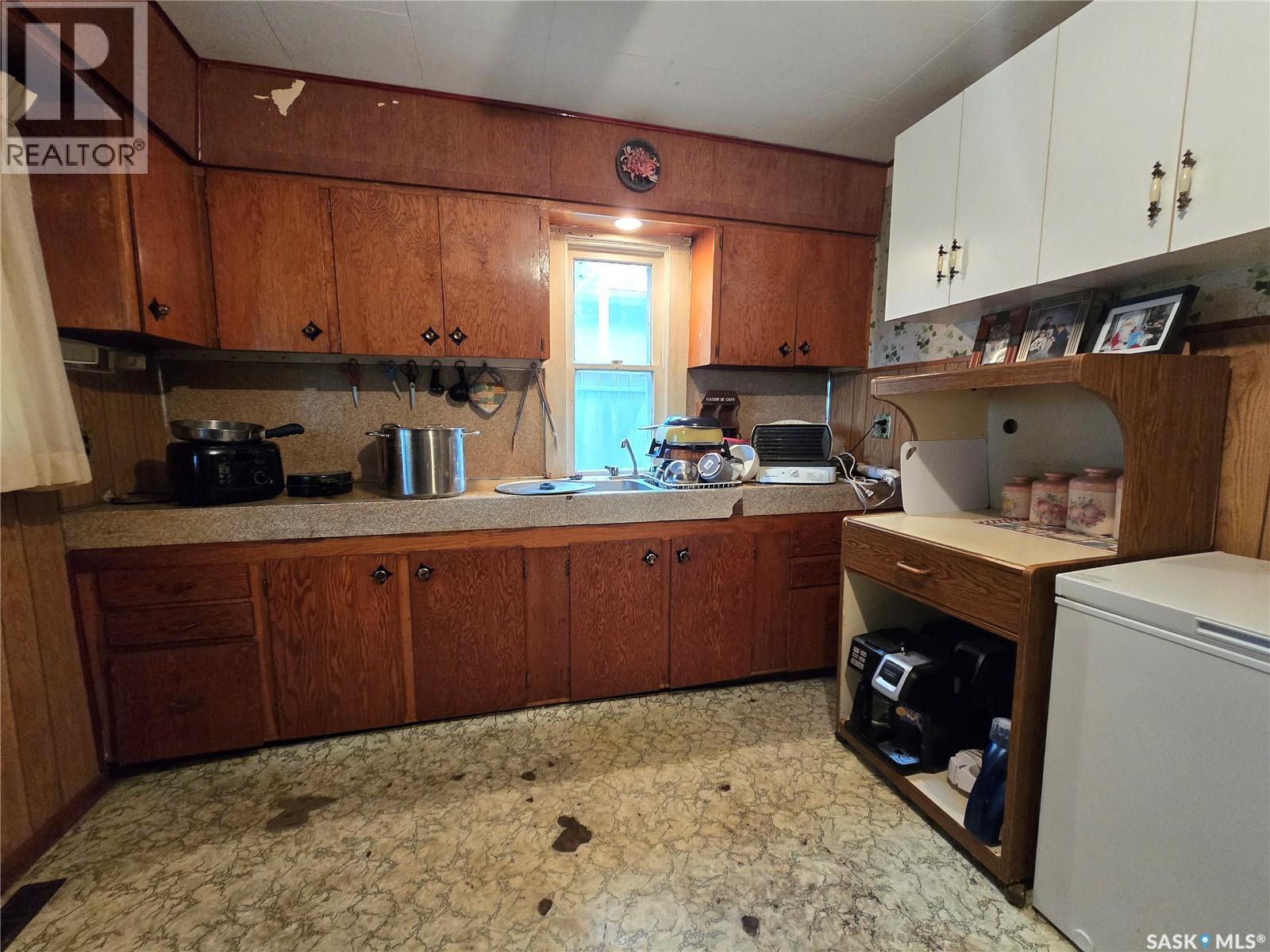 415 Government Road, Weyburn, Saskatchewan  S4H 0P5 - Photo 8 - SK016403