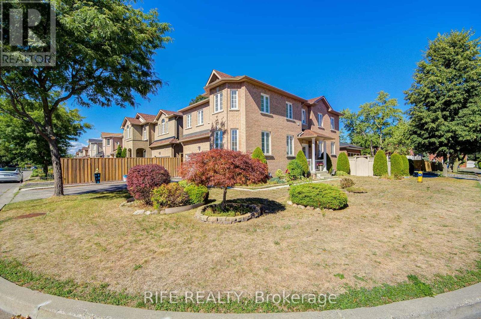 Property at 106 CRAGGVIEW DRIVE image 2