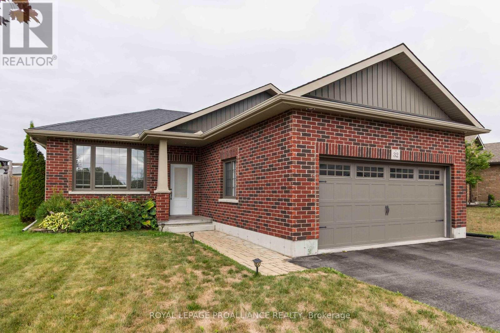 32 ASPEN DRIVE, Quinte West, Ontario