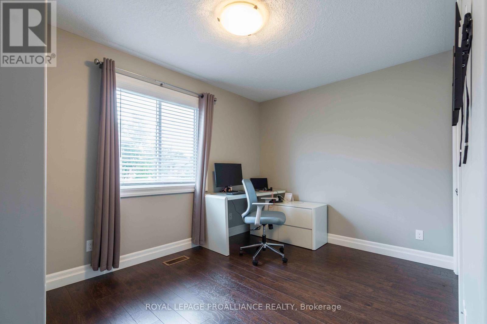 32 Aspen Drive, Quinte West, Ontario  K8V 0E2 - Photo 13 - X12359548