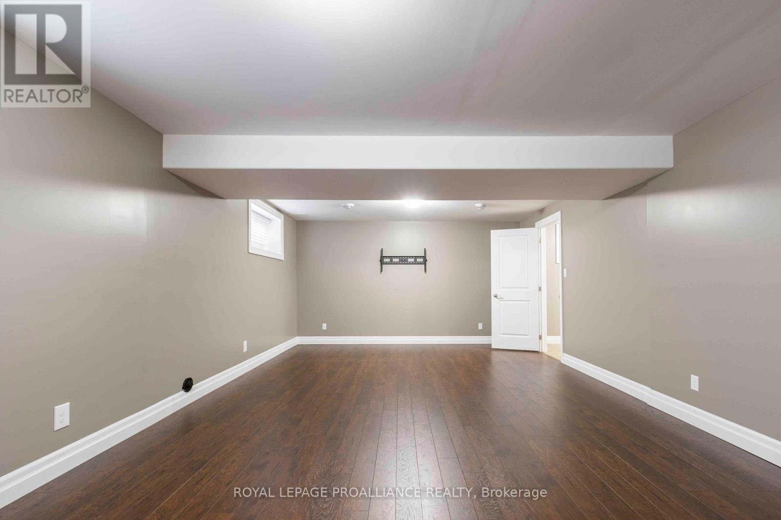 32 Aspen Drive, Quinte West, Ontario  K8V 0E2 - Photo 17 - X12359548