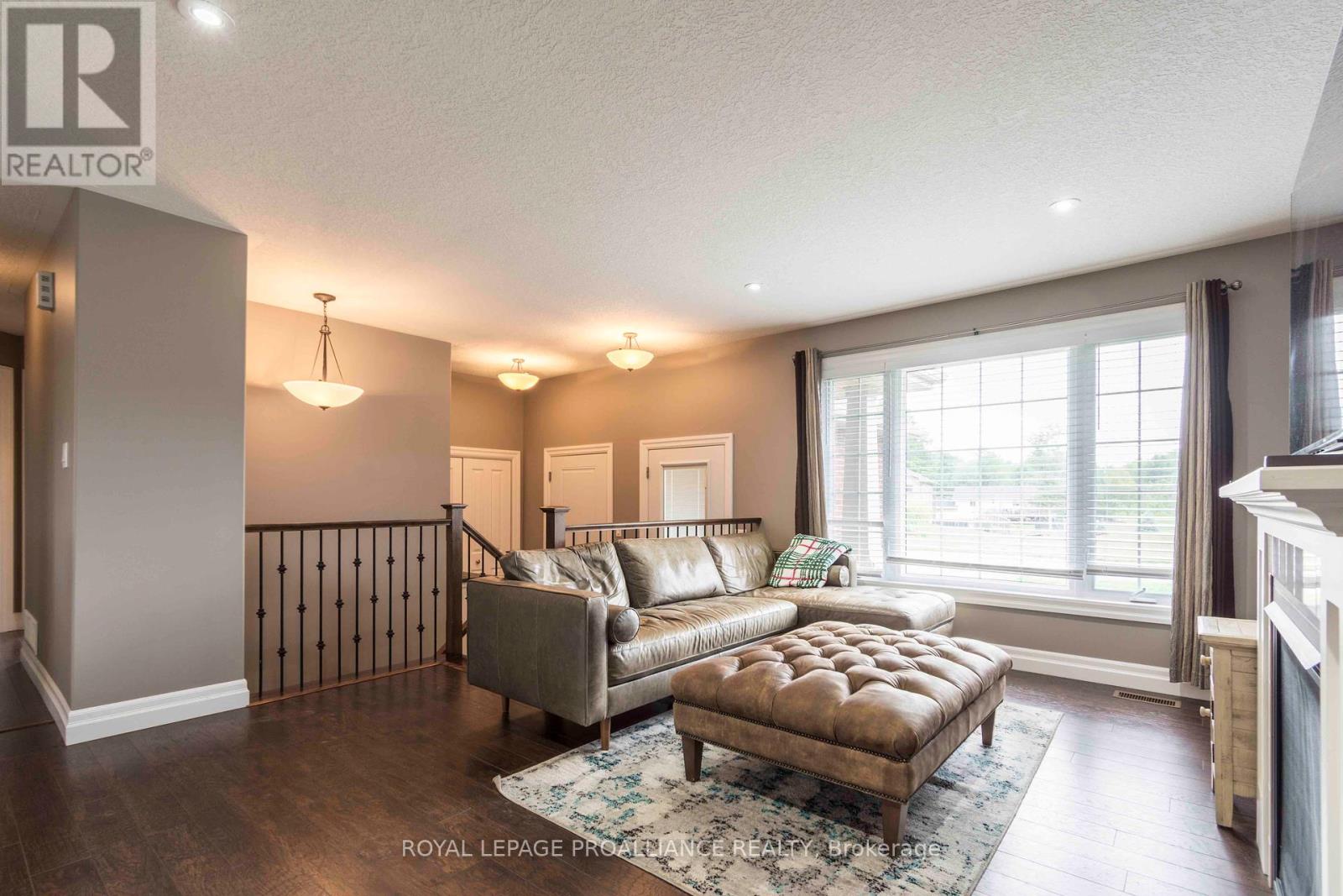 32 Aspen Drive, Quinte West, Ontario  K8V 0E2 - Photo 5 - X12359548