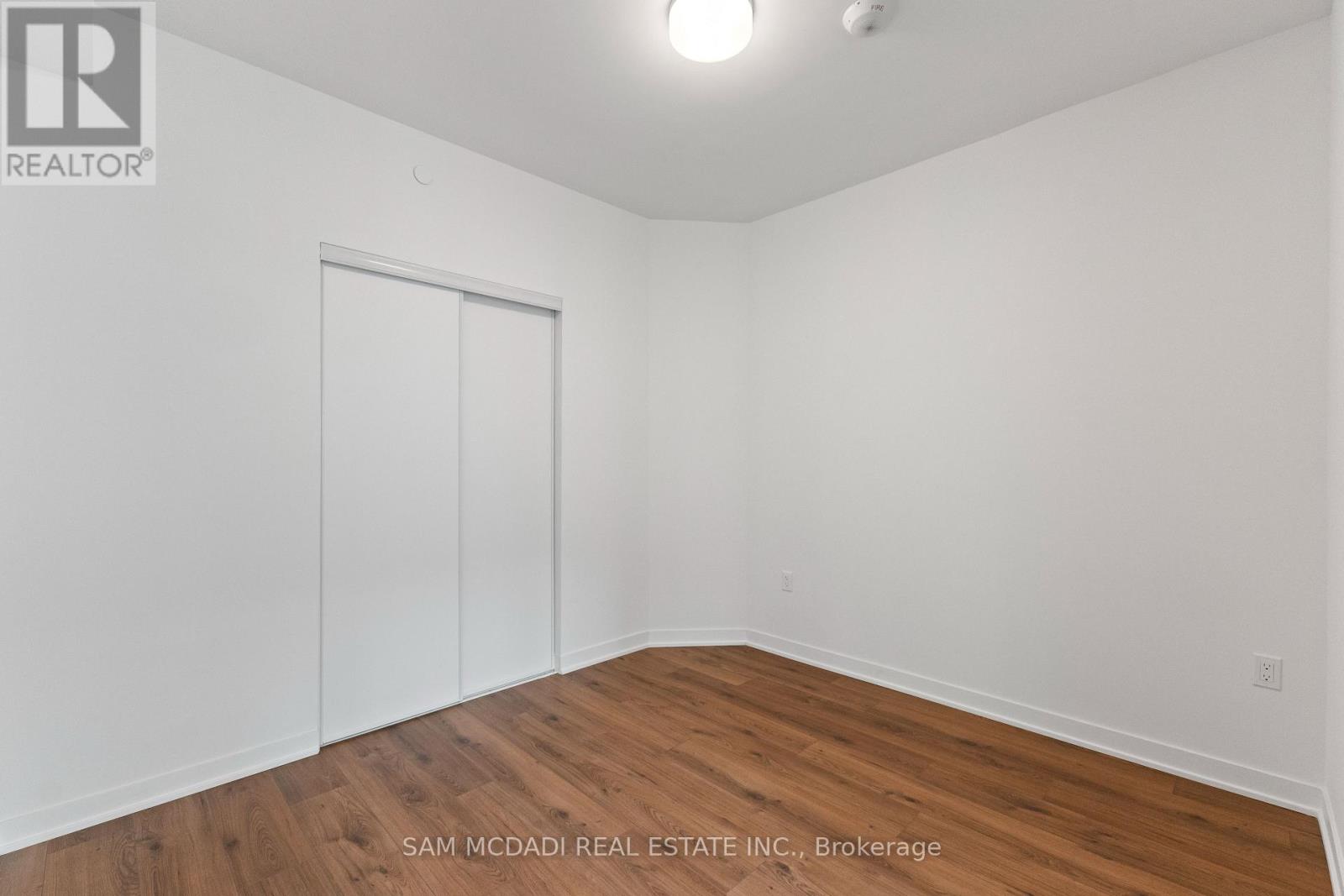 819 - 395 Dundas Street, Oakville, Ontario  L6M 4L9 - Photo 17 - W12355746