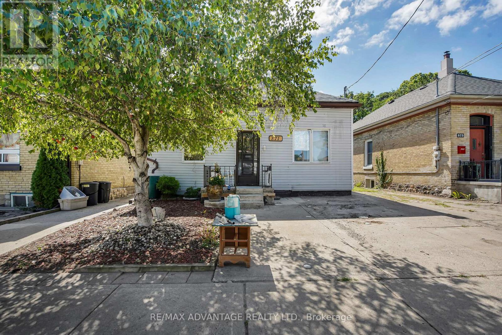Property at 571 ELIZABETH STREET image 1