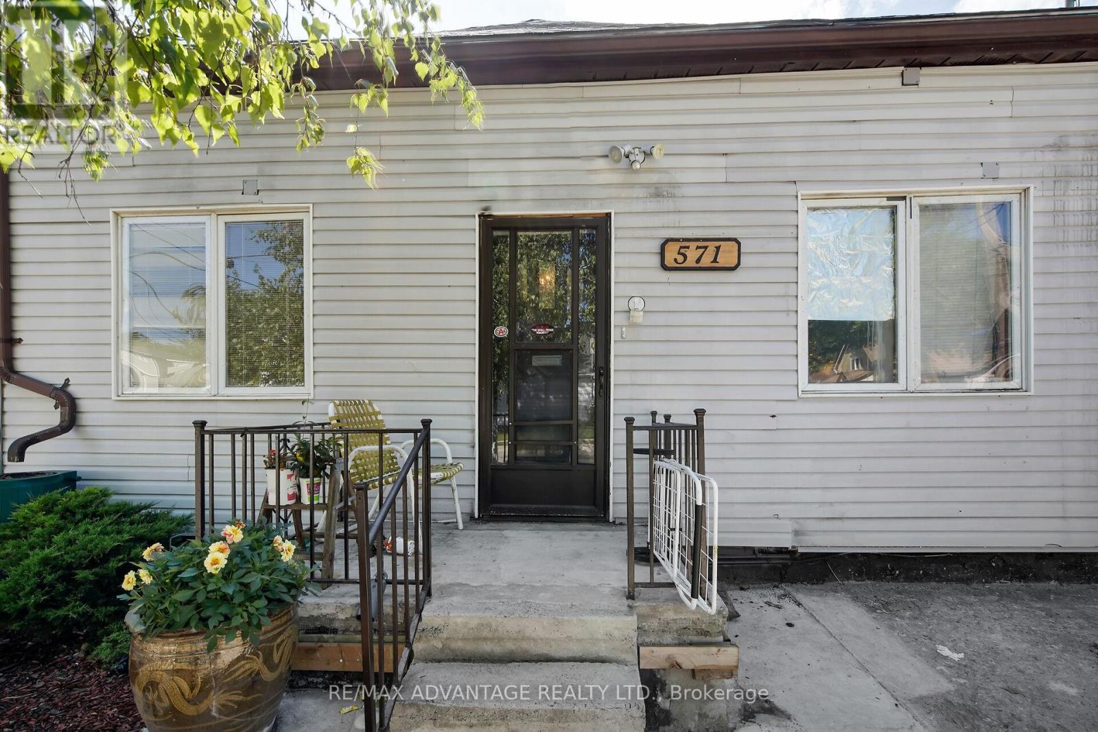 Property at 571 ELIZABETH STREET image 2