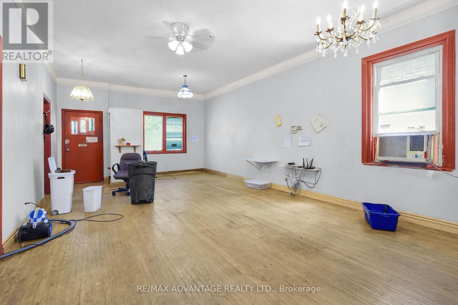 Property at 571 ELIZABETH STREET image 4