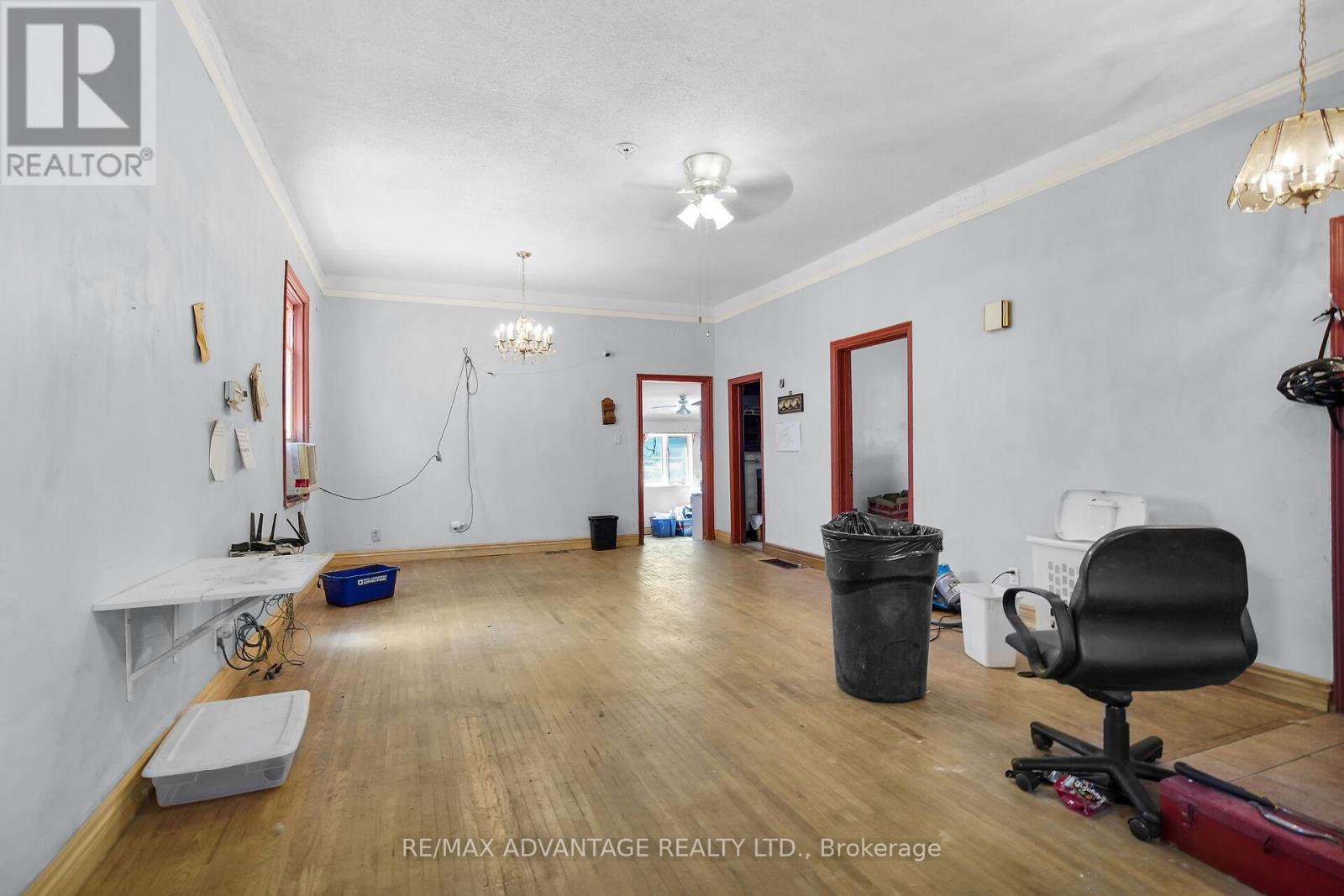 Property at 571 ELIZABETH STREET image 5