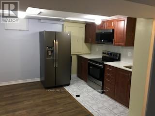 30 Castlehill Road, Brampton, Ontario  L6X 4E2 - Photo 41 - W12359468