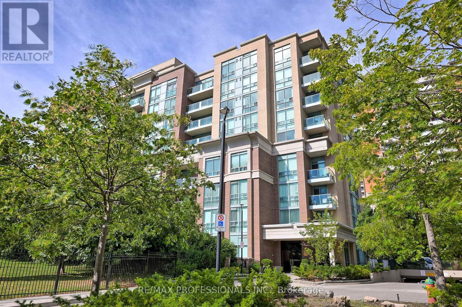 814 - 17 MICHAEL POWER PLACE, Toronto, Ontario