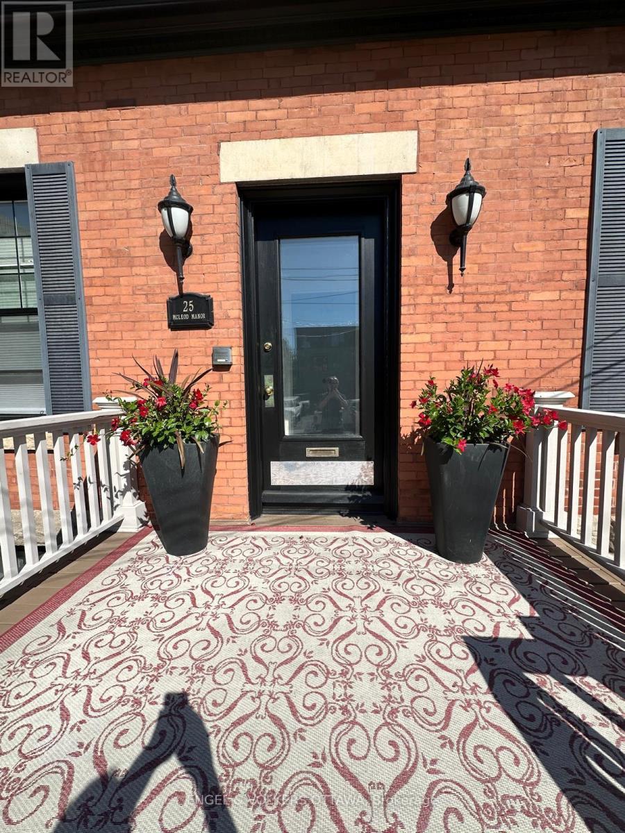 25 Mcleod Street, Ottawa, Ontario  K2P 0Z4 - Photo 3 - X12175396