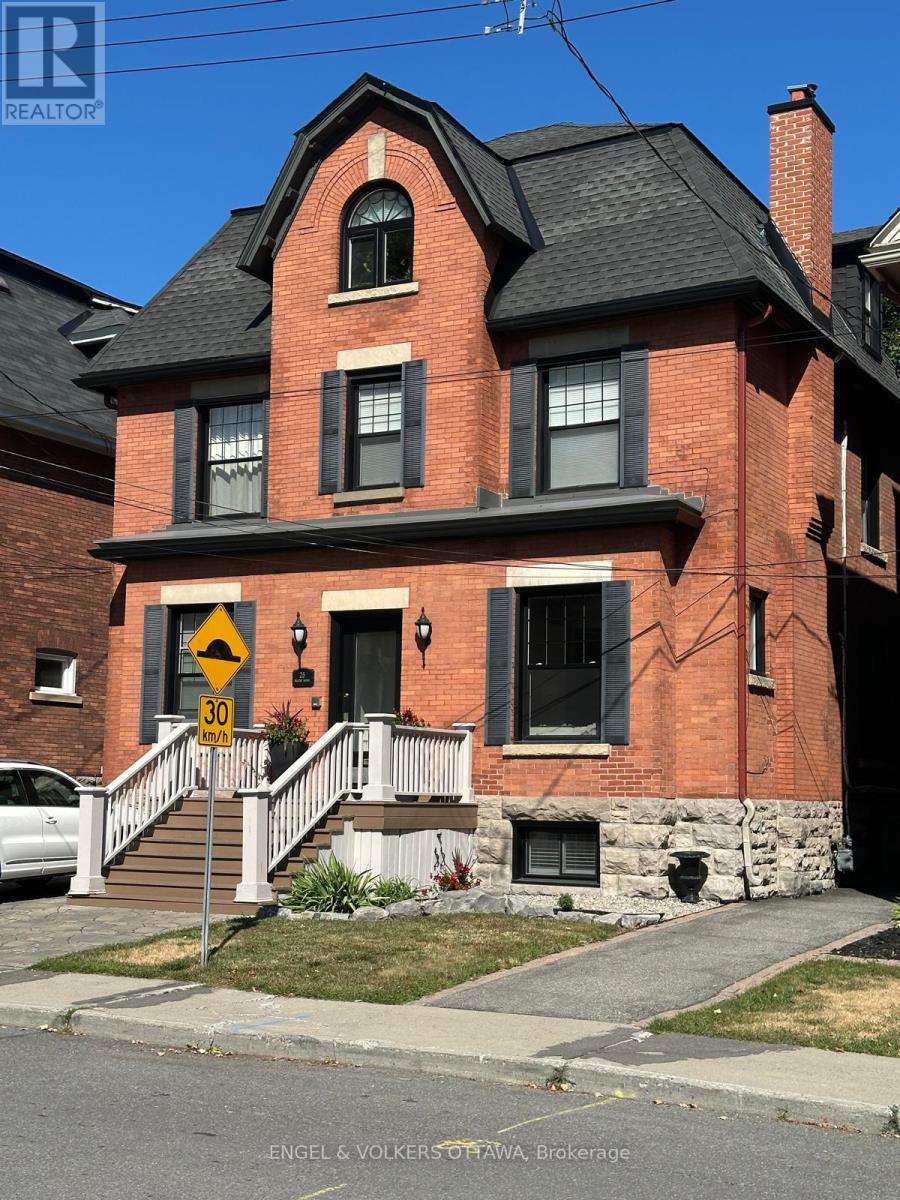 25 Mcleod Street, Ottawa, Ontario  K2P 0Z4 - Photo 2 - X12175396