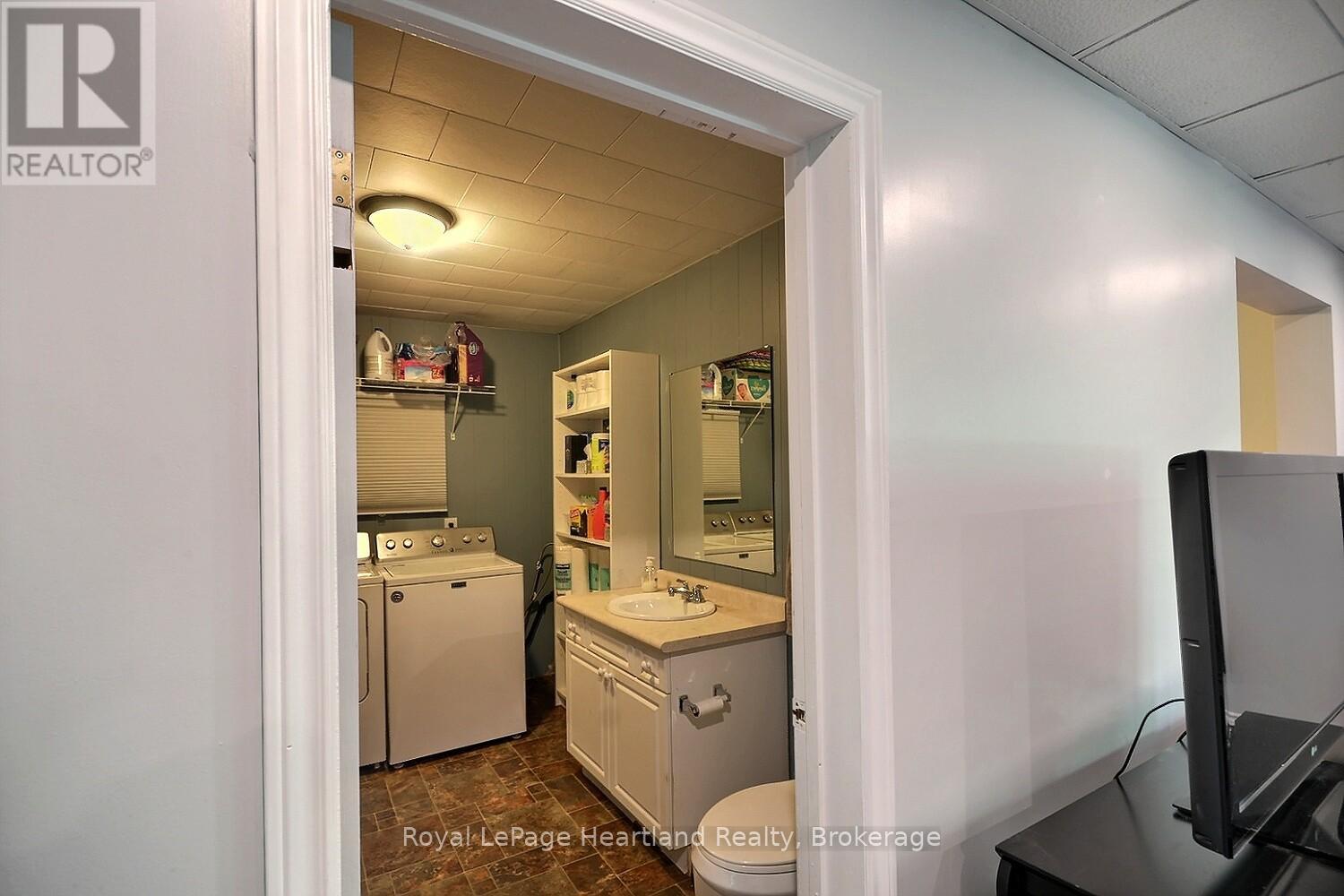 433 Albert Street, Huron East, Ontario  N0G 1H0 - Photo 11 - X12359549