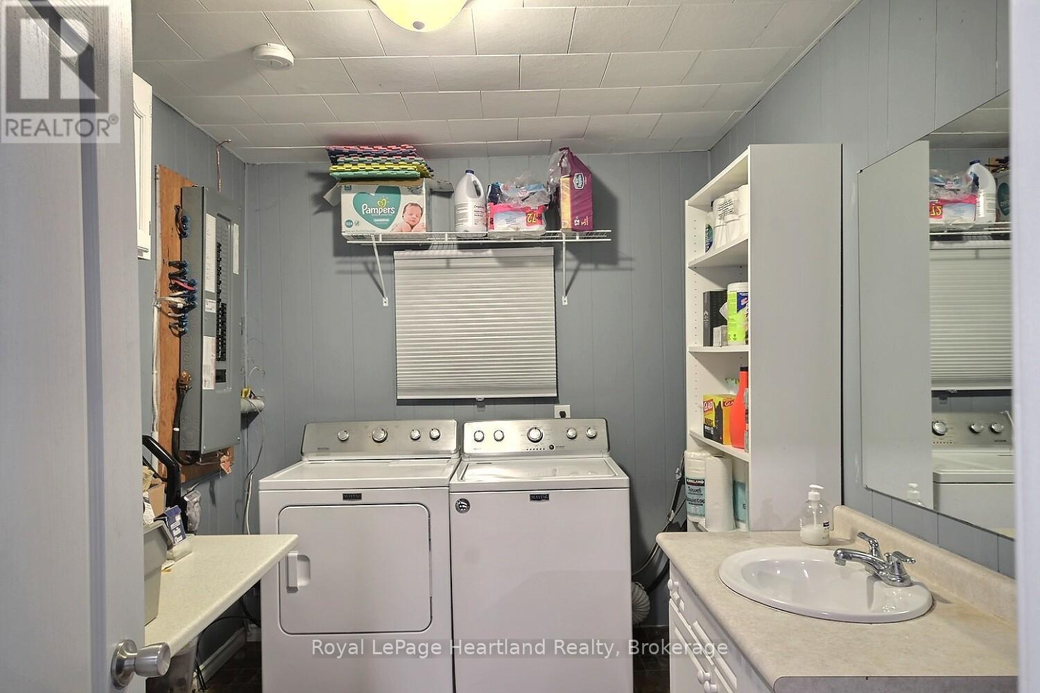 433 Albert Street, Huron East, Ontario  N0G 1H0 - Photo 12 - X12359549