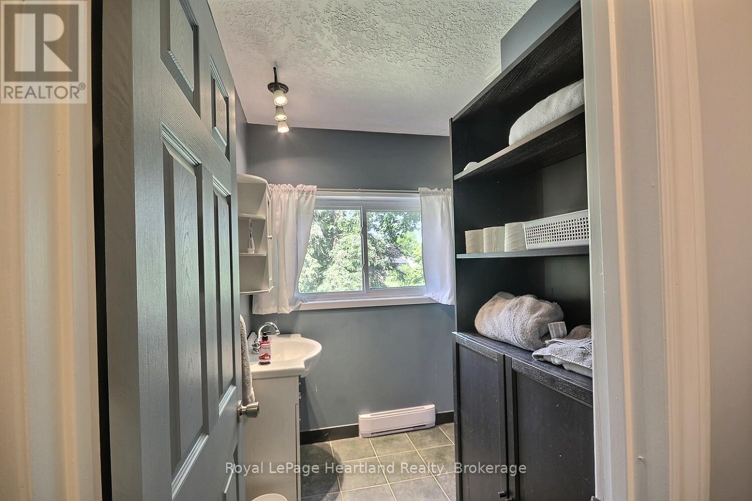 433 Albert Street, Huron East, Ontario  N0G 1H0 - Photo 17 - X12359549