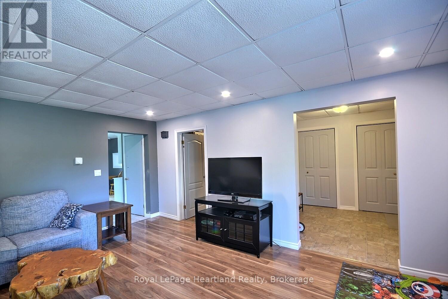 433 Albert Street, Huron East, Ontario  N0G 1H0 - Photo 6 - X12359549