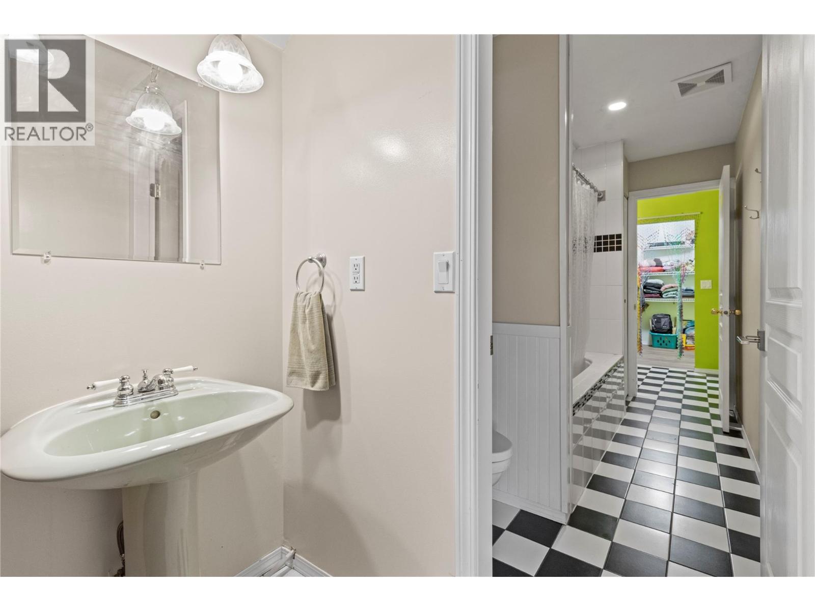 2500 4th Avenue Se, Salmon Arm, British Columbia  V1E 1K7 - Photo 42 - 10360346