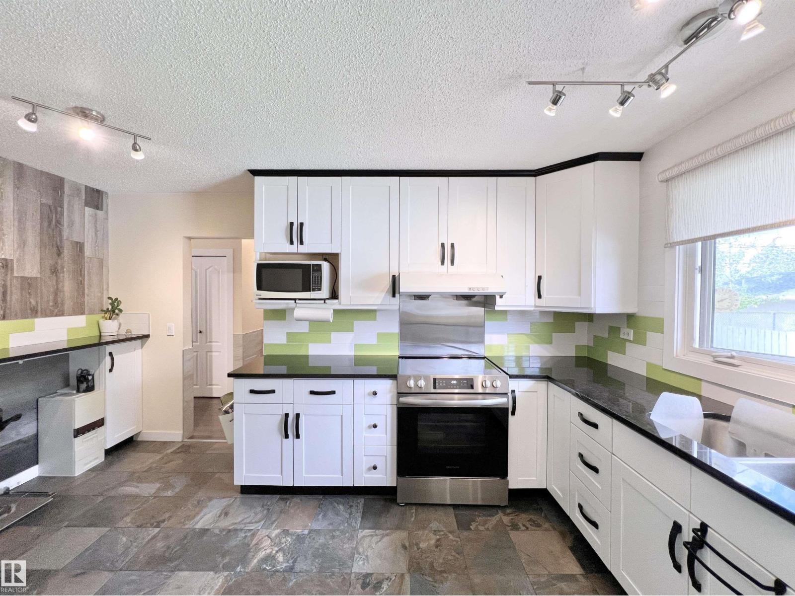 11440 Malmo Rd Nw, Edmonton, Alberta  T6H 4M2 - Photo 11 - E4454268