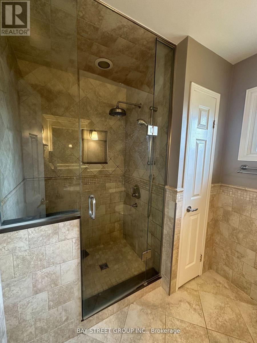 9 Chadburn Crescent, Aurora, Ontario  L4G 4T4 - Photo 15 - N12352446