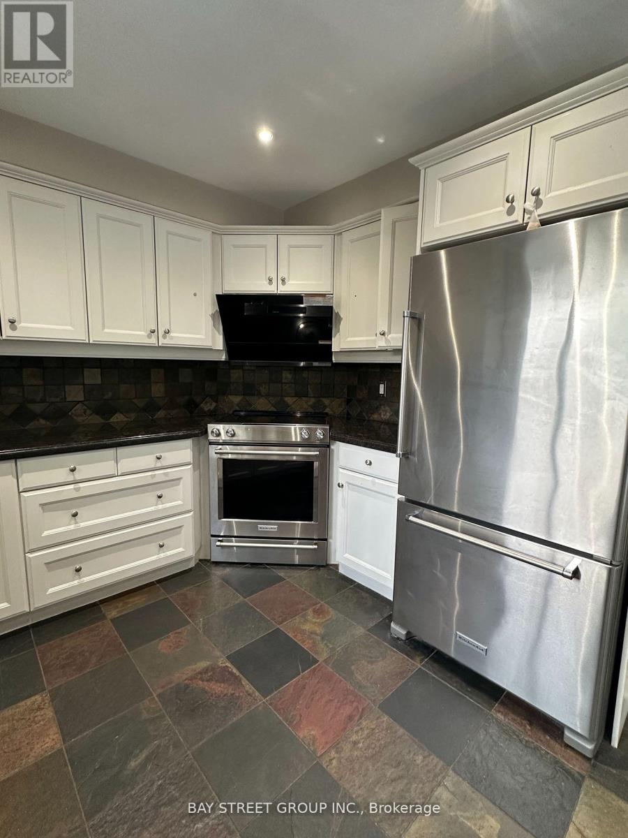 9 Chadburn Crescent, Aurora, Ontario  L4G 4T4 - Photo 6 - N12352446