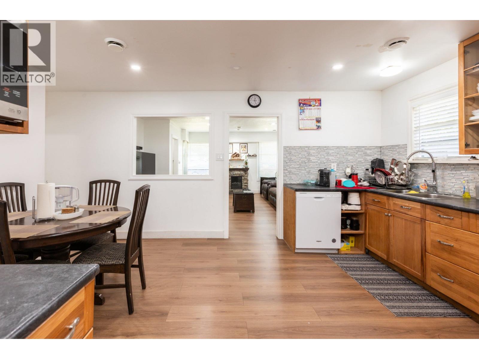 Property at 20514 WESTFIELD AVENUE image 2