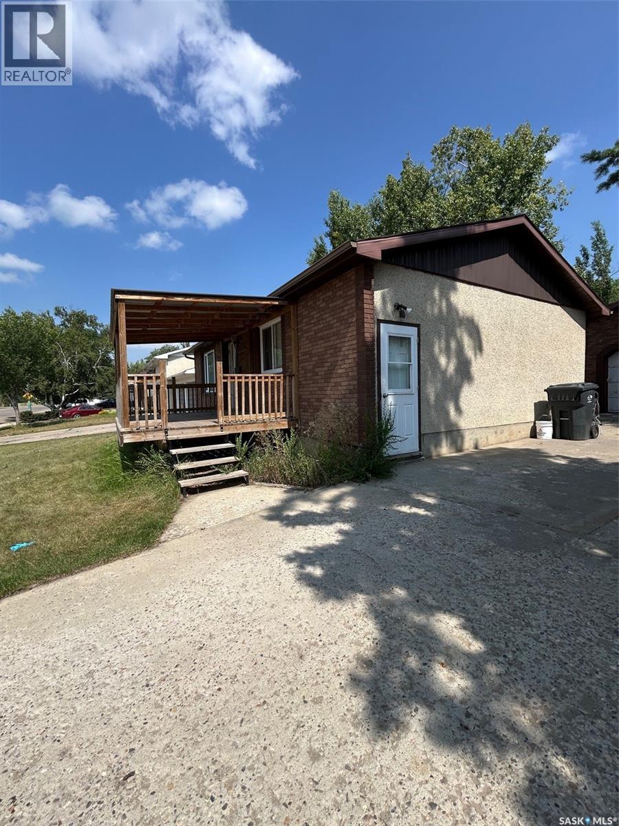 1822 110th STREET, North Battleford, Saskatchewan