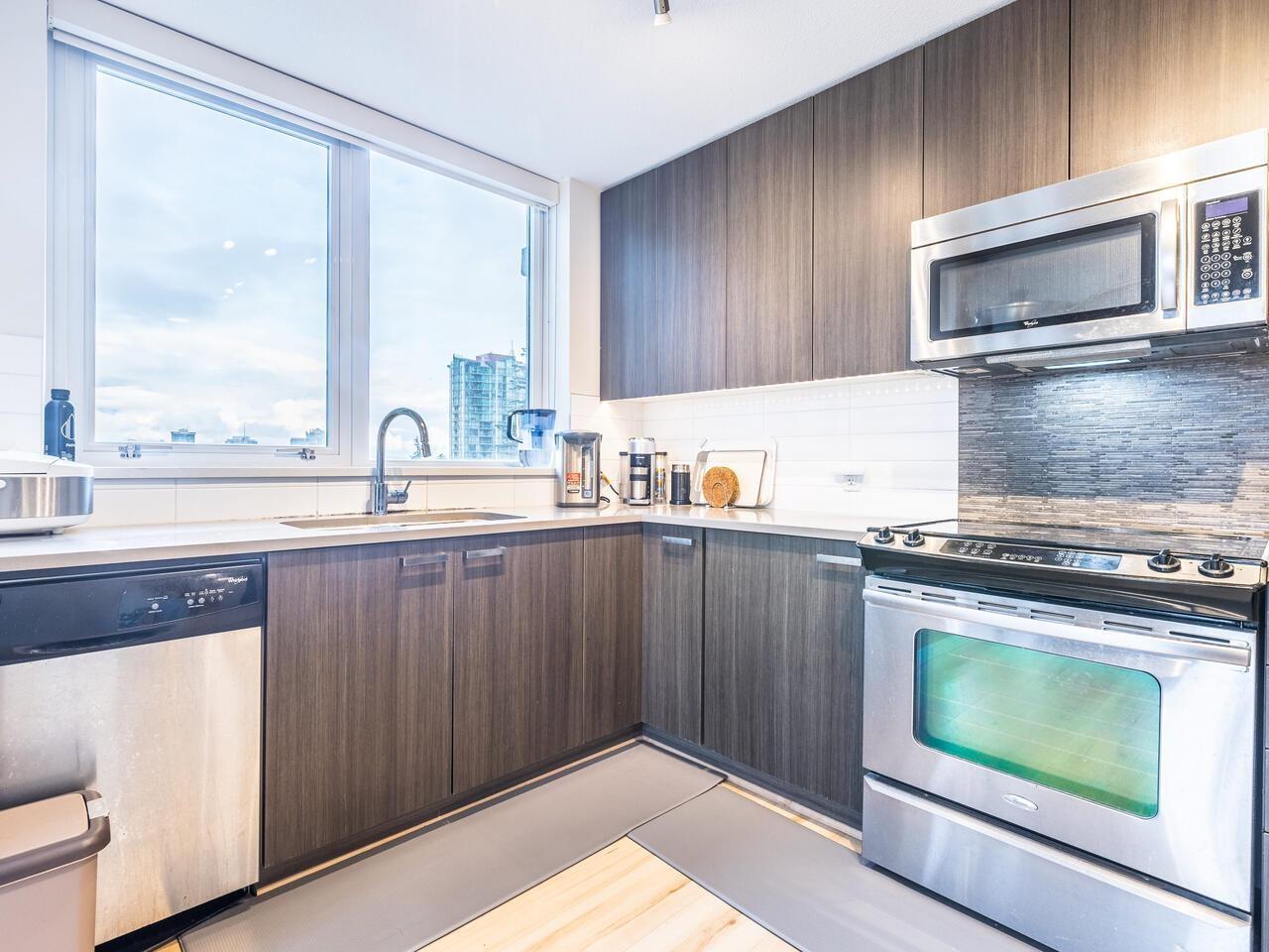 802 13325 102A AVENUE, Surrey, British Columbia